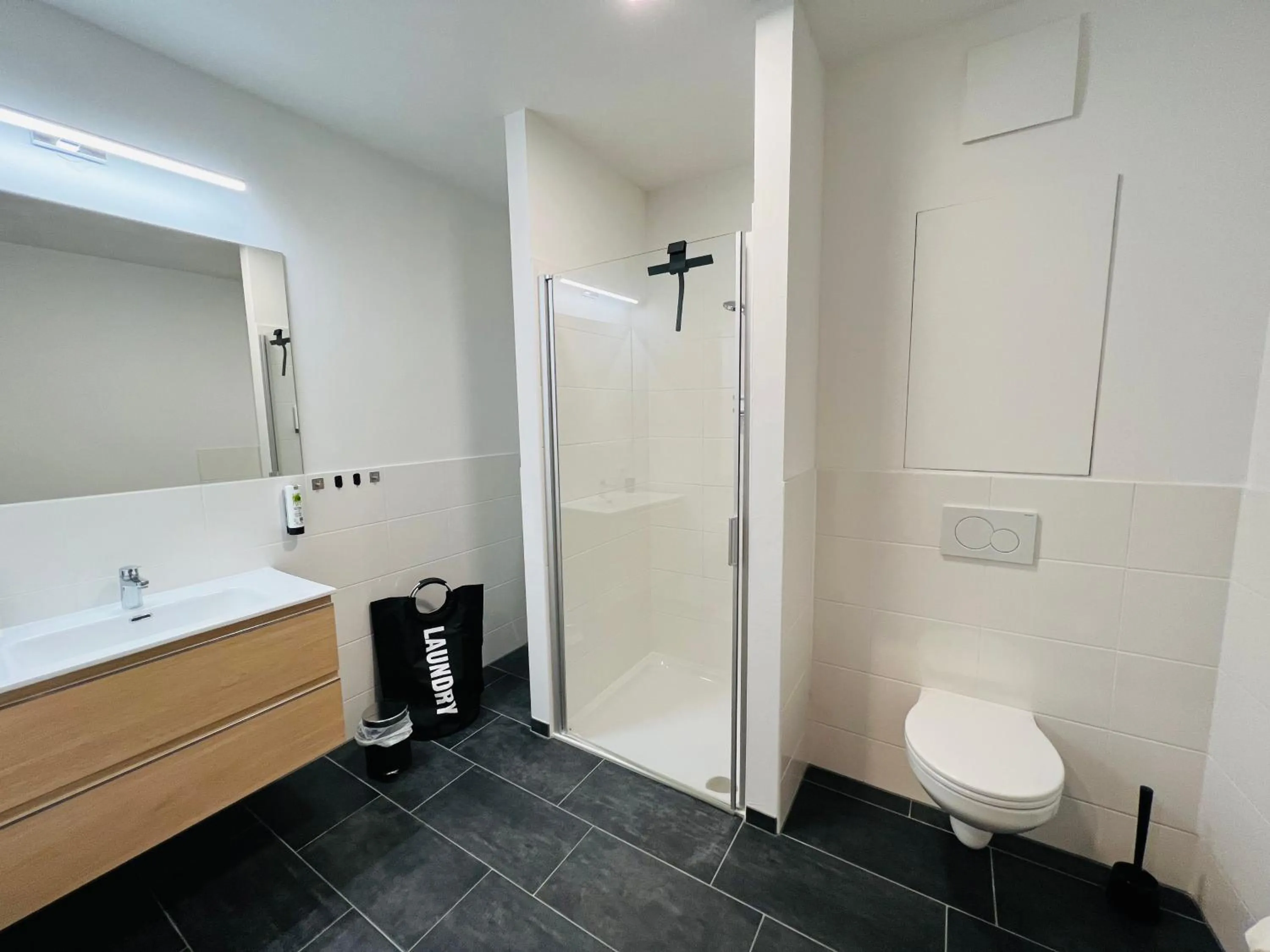 Bathroom in APSTAY Eggenberg I Self Check-in I Parking option