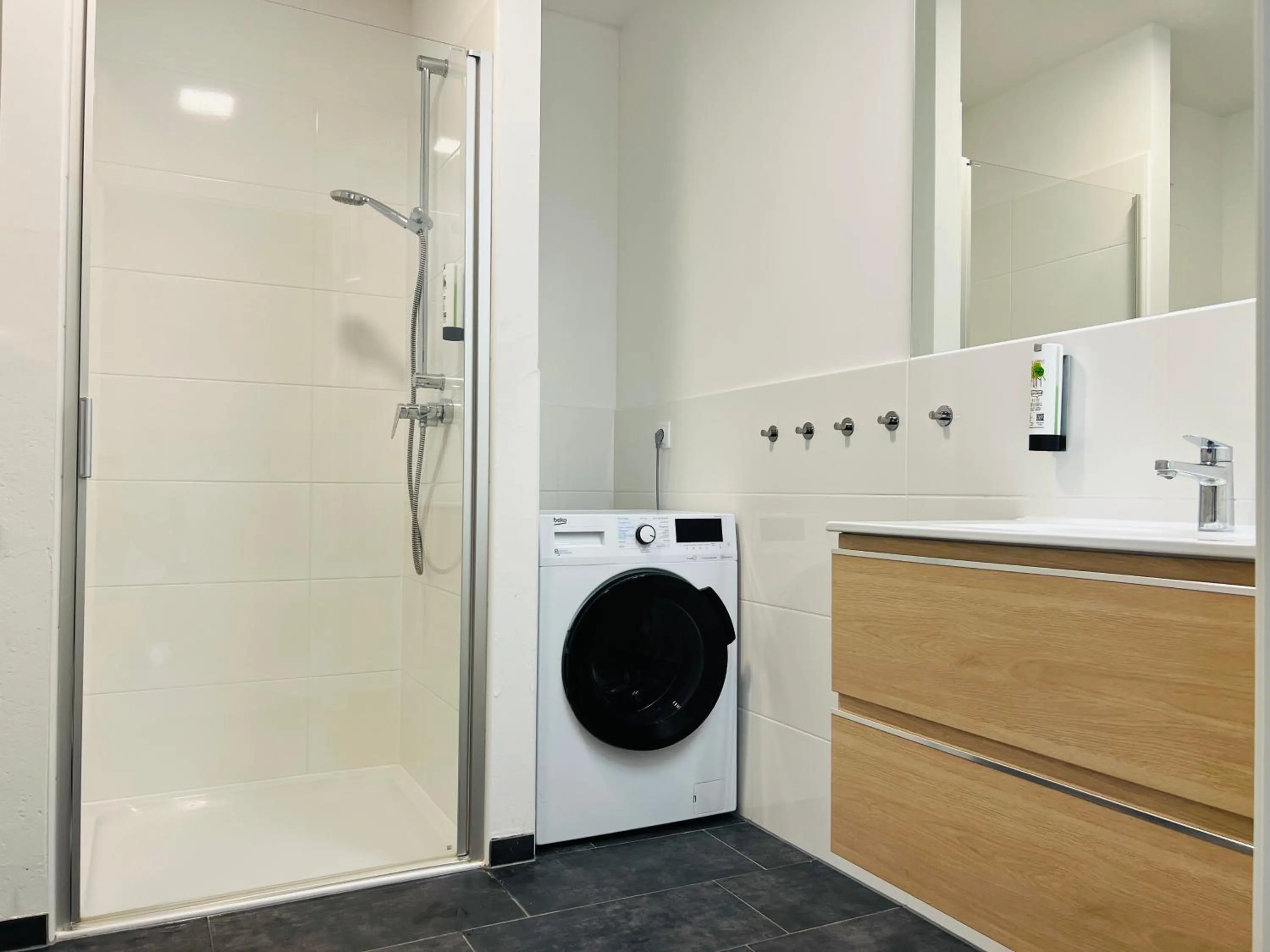 Bathroom in APSTAY Eggenberg I Self Check-in I Parking option