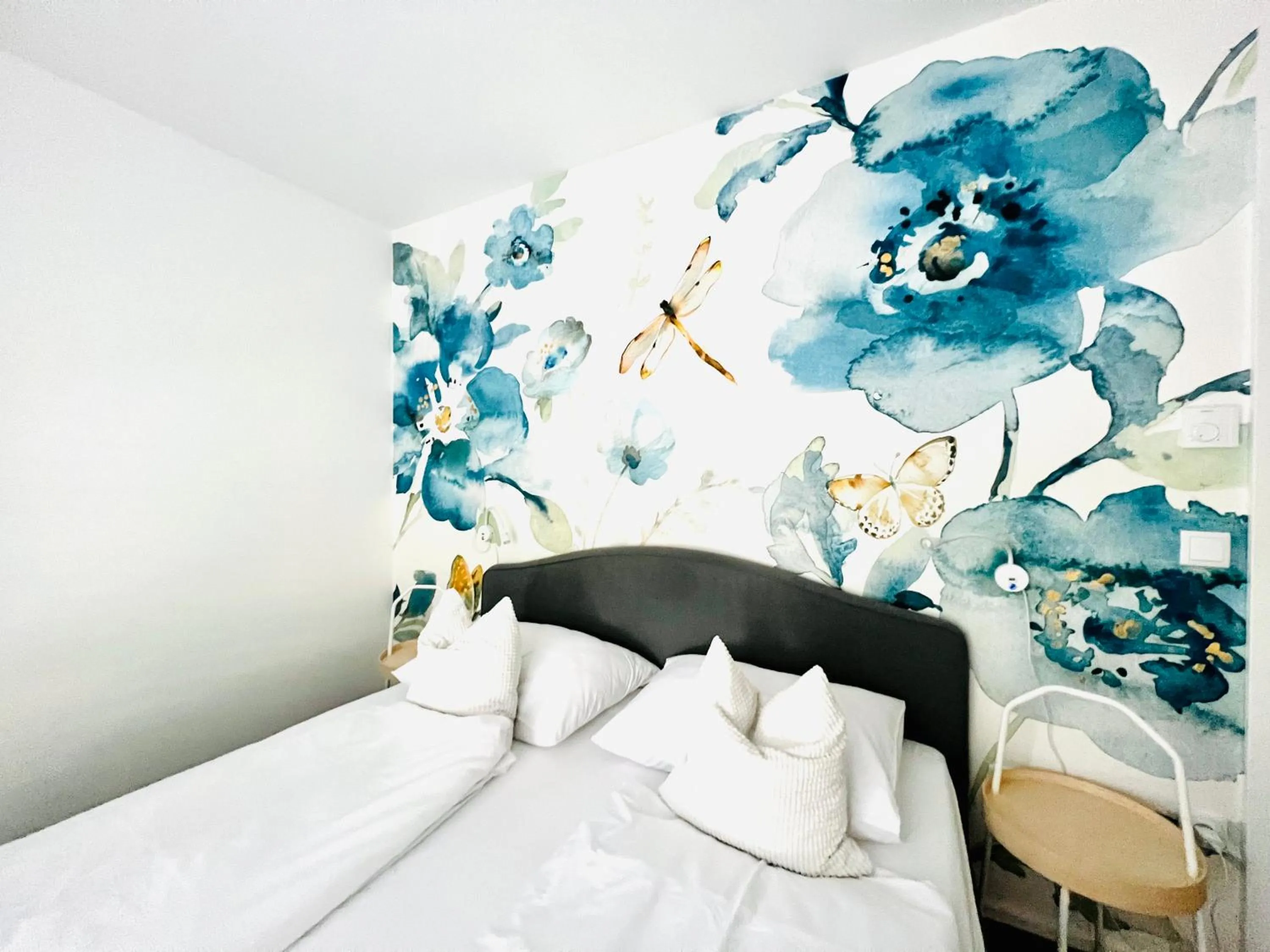 Bed in APSTAY Eggenberg I Self Check-in I Parking option