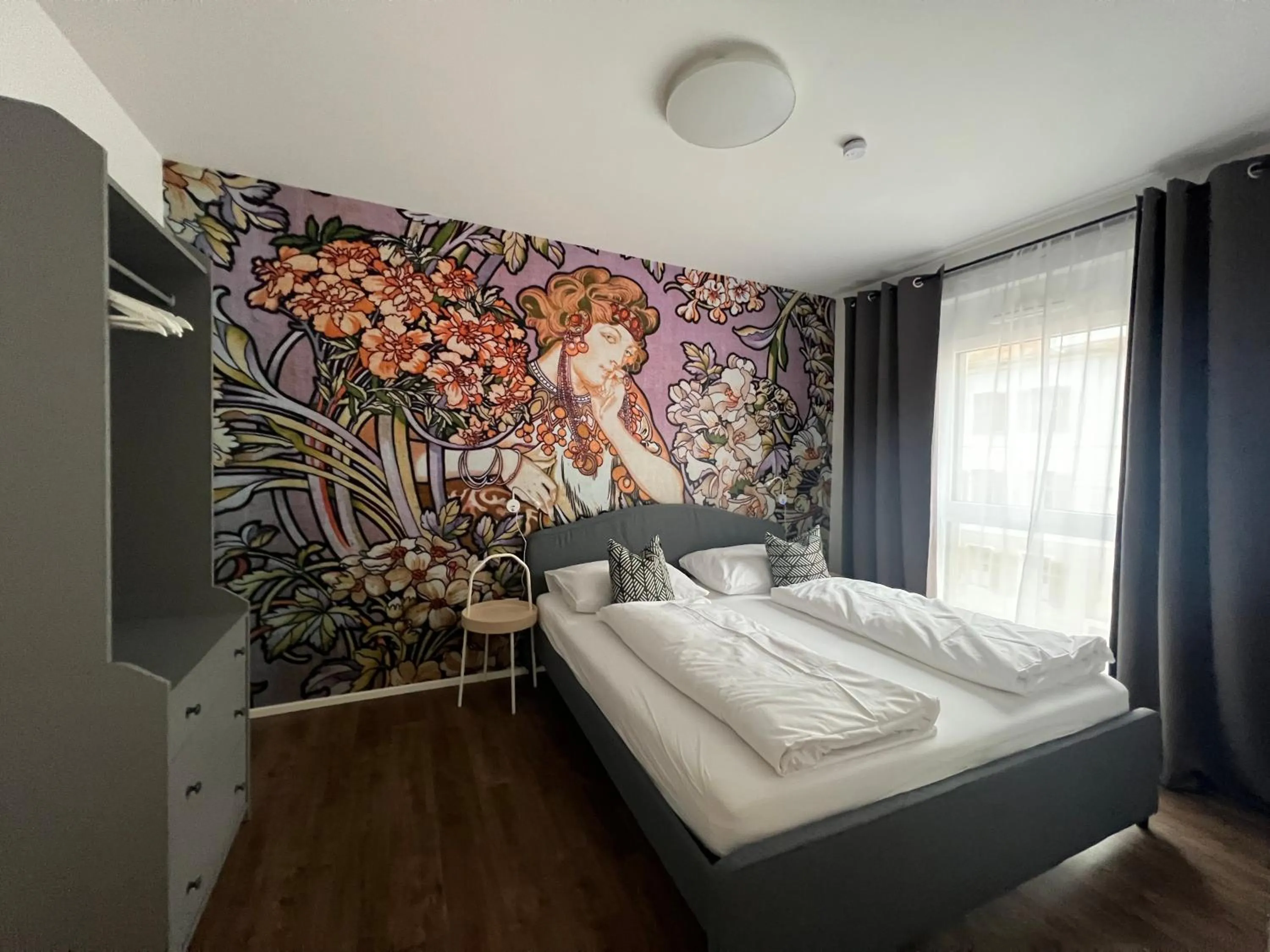 Bed in APSTAY Eggenberg I Self Check-in I Parking option