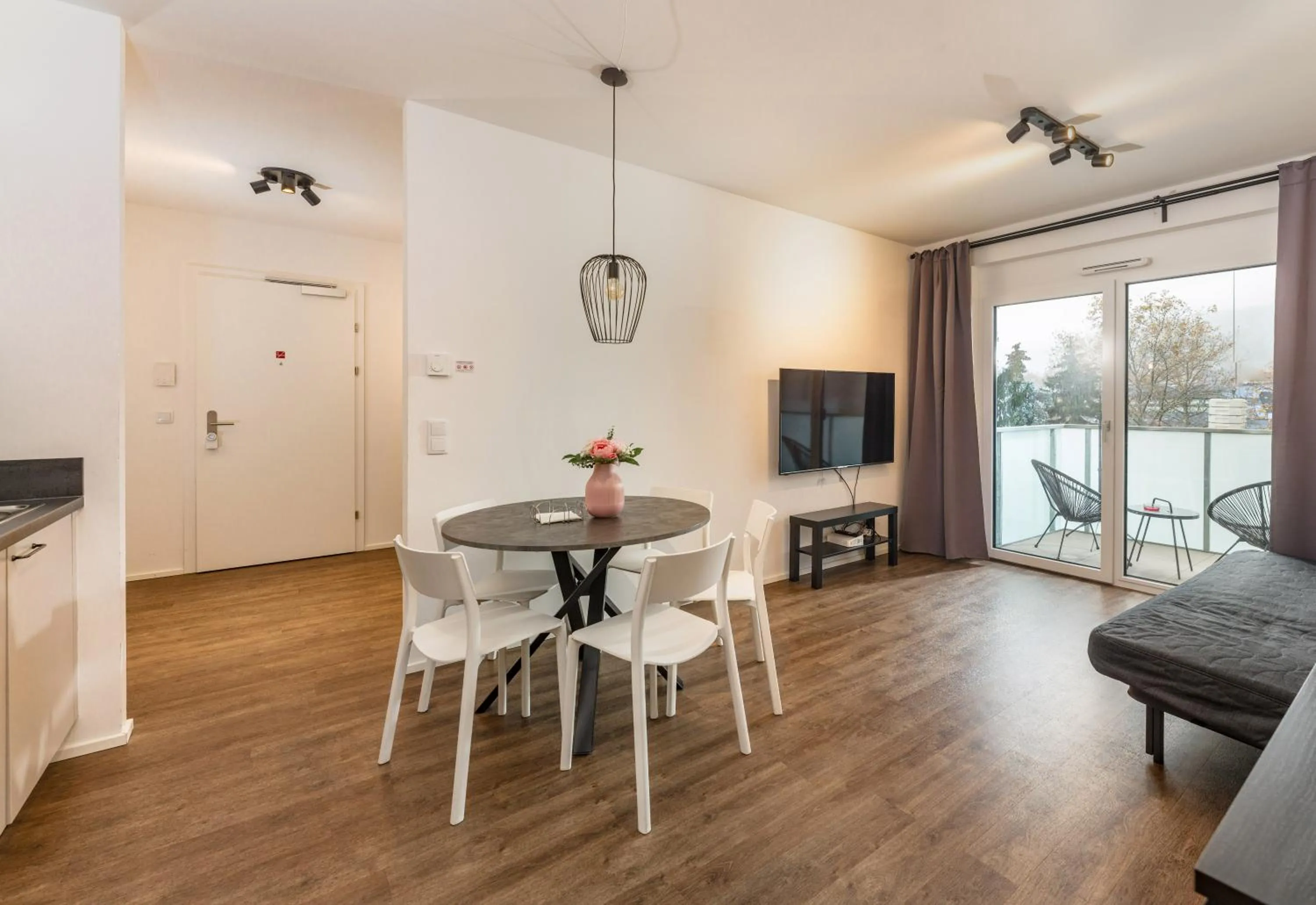 TV and multimedia in APSTAY Eggenberg I Self Check-in I Parking option