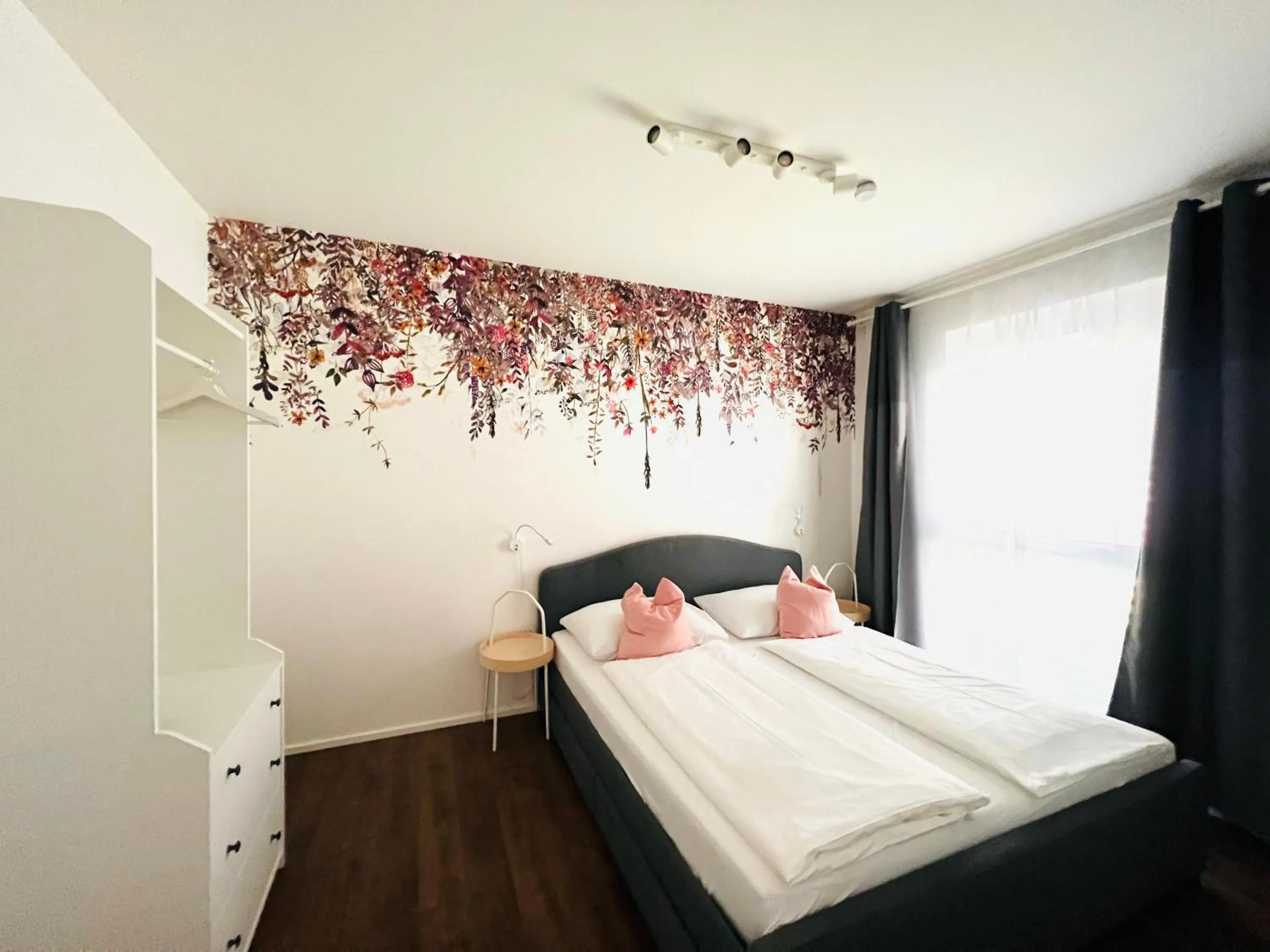 Bed in APSTAY Eggenberg I Self Check-in I Parking option