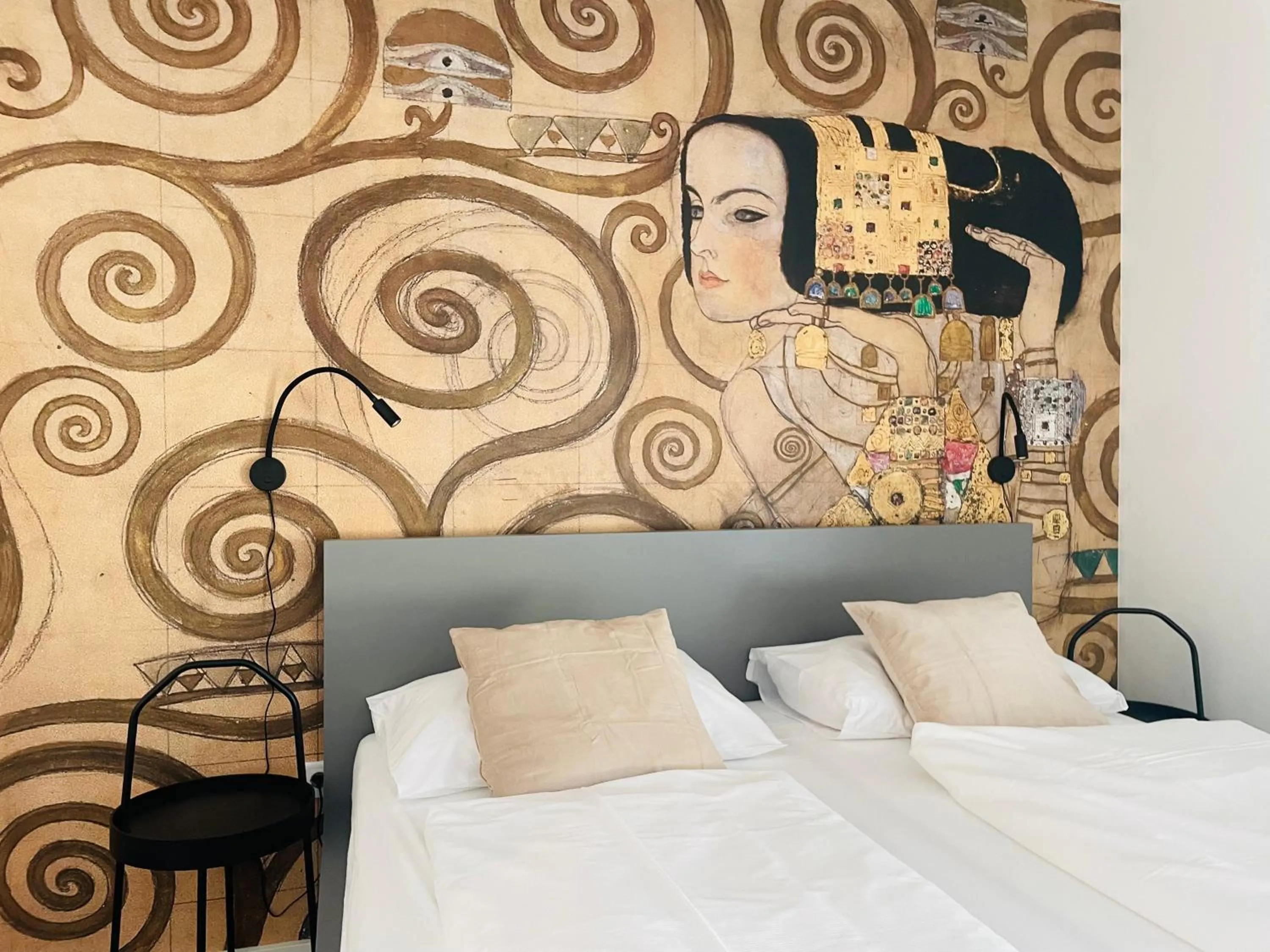 Bed in APSTAY Eggenberg I Self Check-in I Parking option