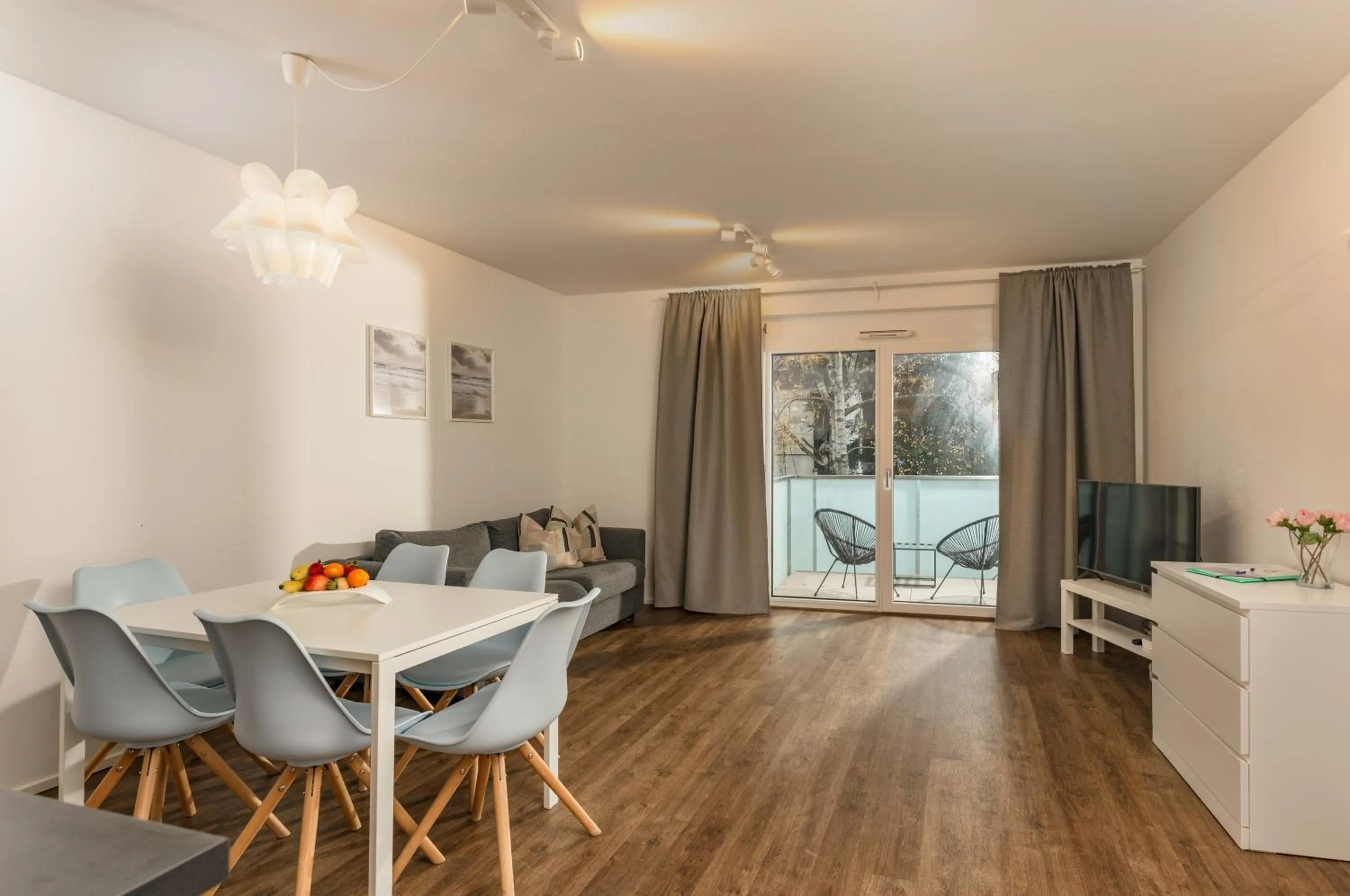 TV and multimedia in APSTAY Eggenberg I Self Check-in I Parking option