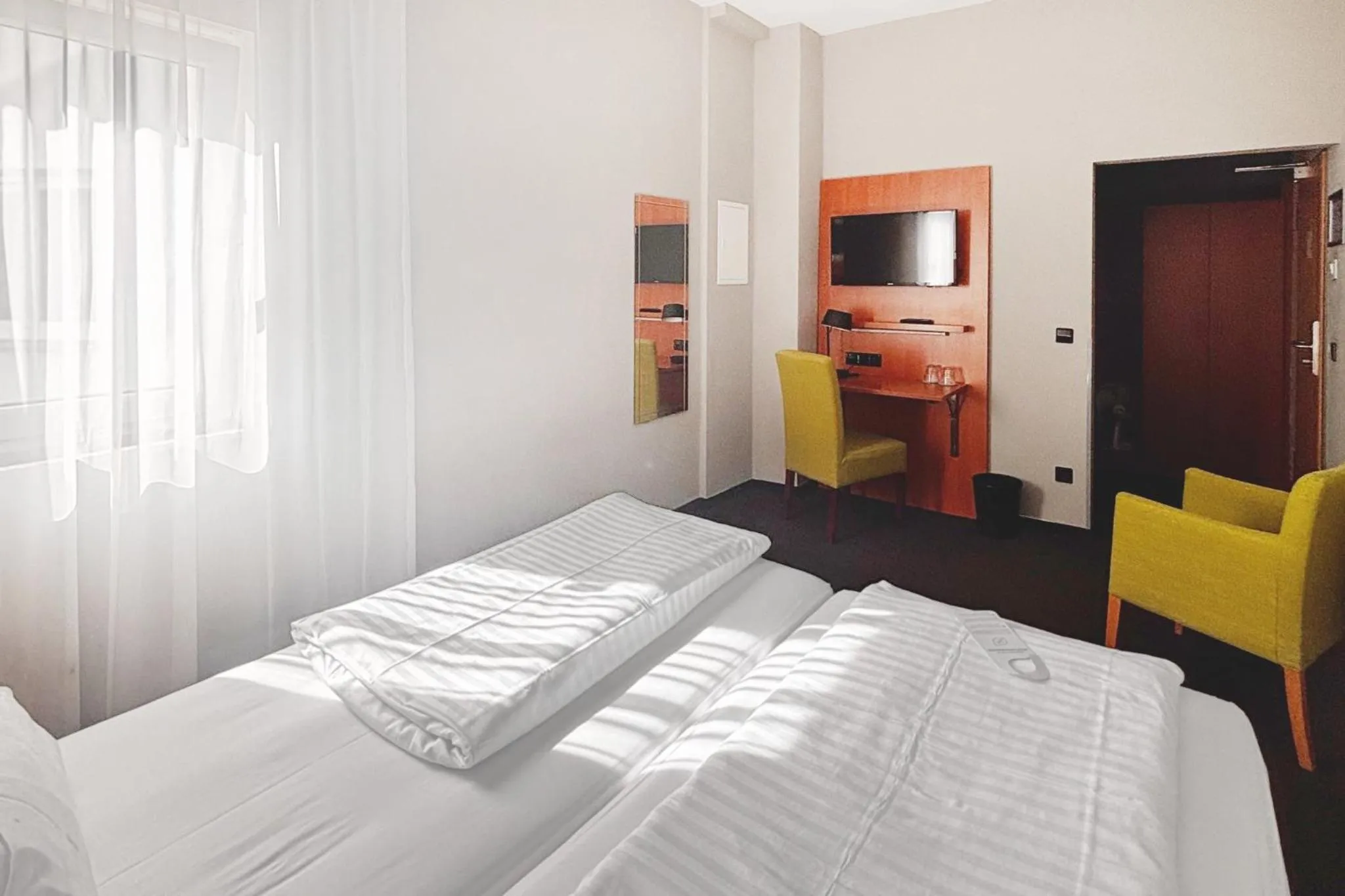 Photo of the whole room, Bed in Garner Hotel Stuttgart - Zuffenhausen by IHG