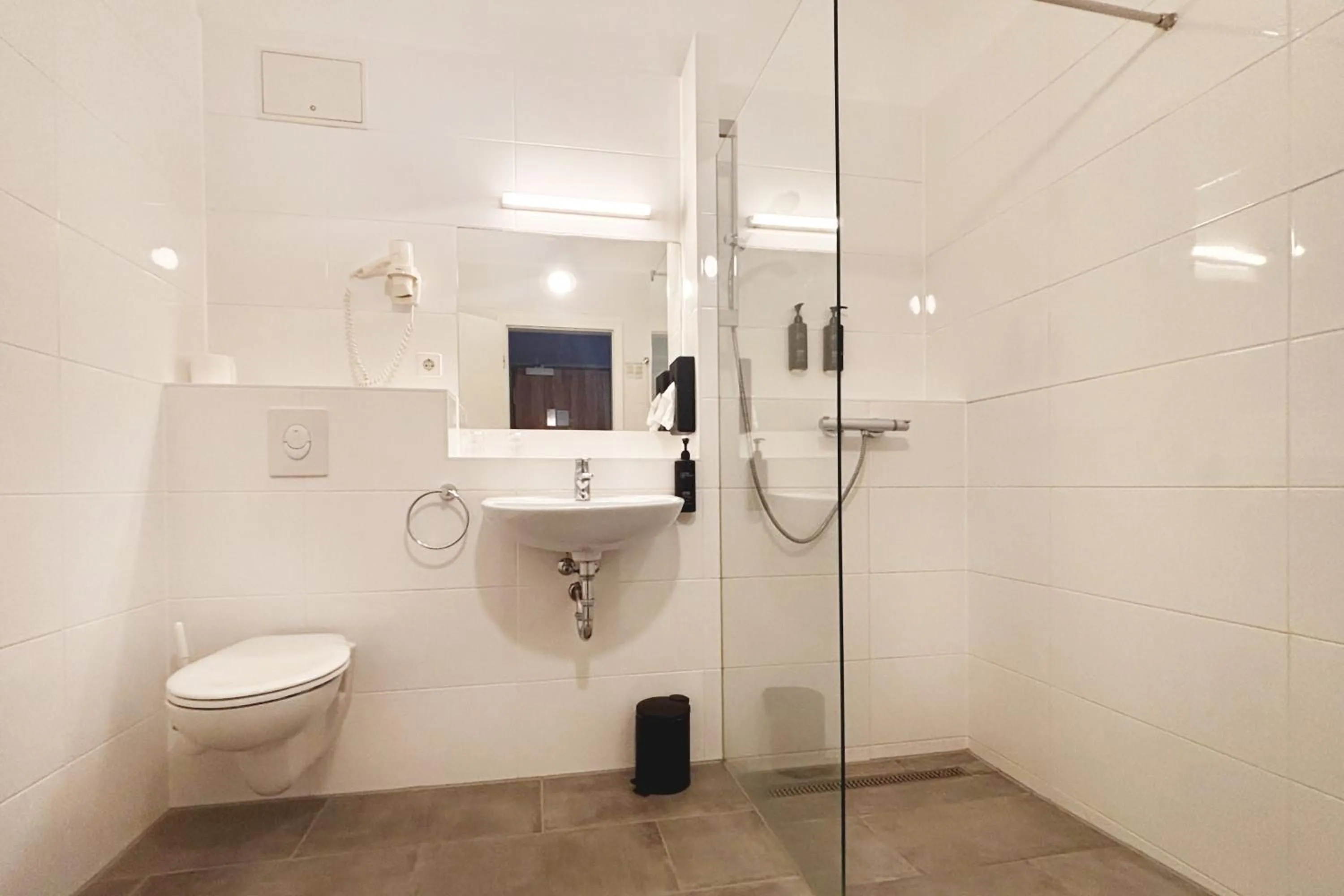 Bathroom in Garner Hotel Stuttgart - Zuffenhausen by IHG