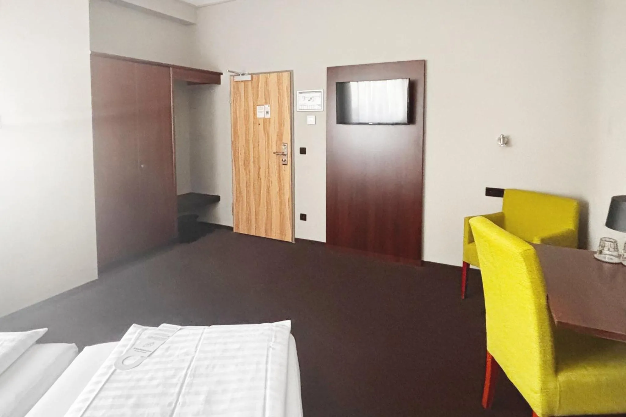 Photo of the whole room, Bed in Garner Hotel Stuttgart - Zuffenhausen by IHG