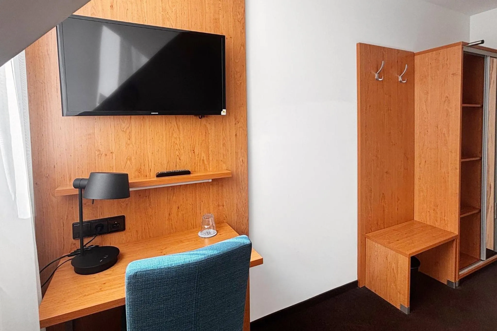 Photo of the whole room in Garner Hotel Stuttgart - Zuffenhausen by IHG