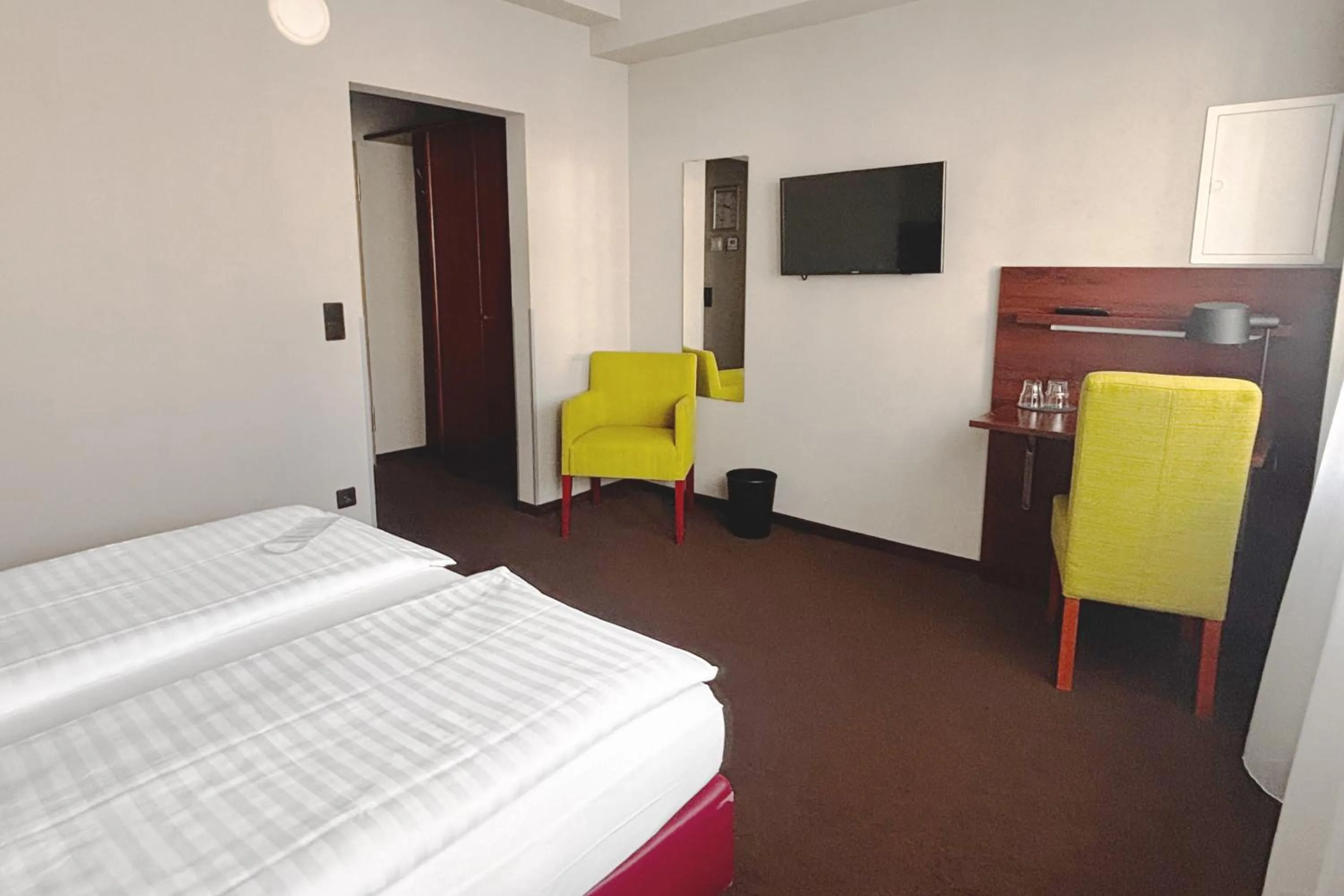 Photo of the whole room, Bed in Novum Hotel Bruy