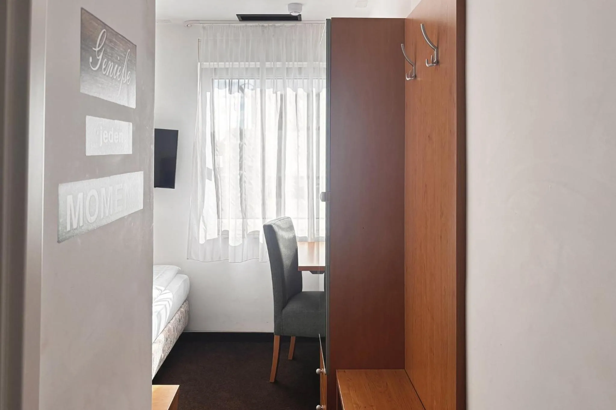 Photo of the whole room, Bed in Garner Hotel Stuttgart - Zuffenhausen by IHG