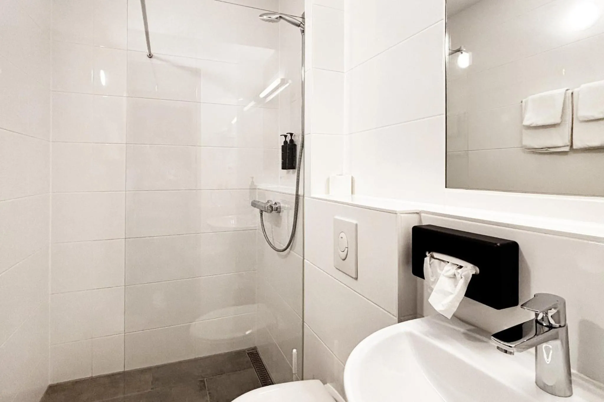 Bathroom in Garner Hotel Stuttgart - Zuffenhausen by IHG