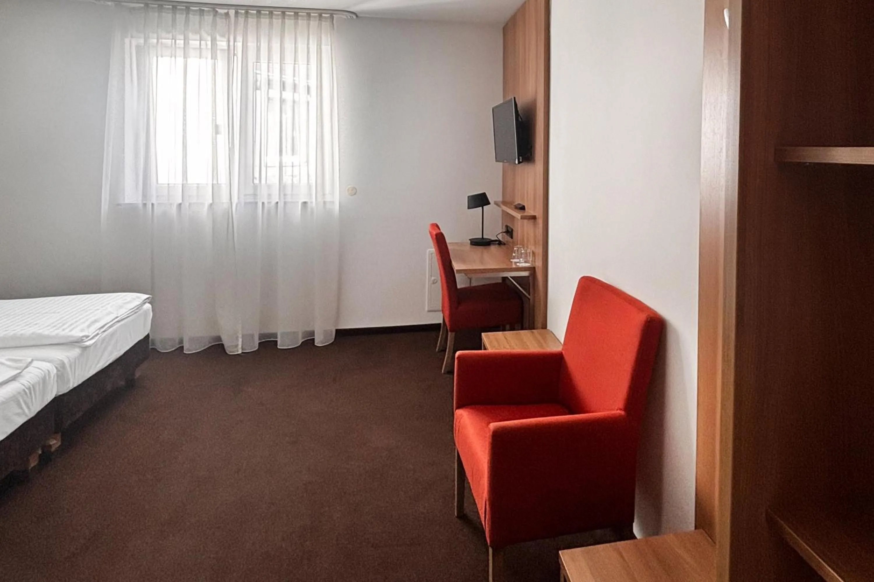Photo of the whole room, Bed in Garner Hotel Stuttgart - Zuffenhausen by IHG