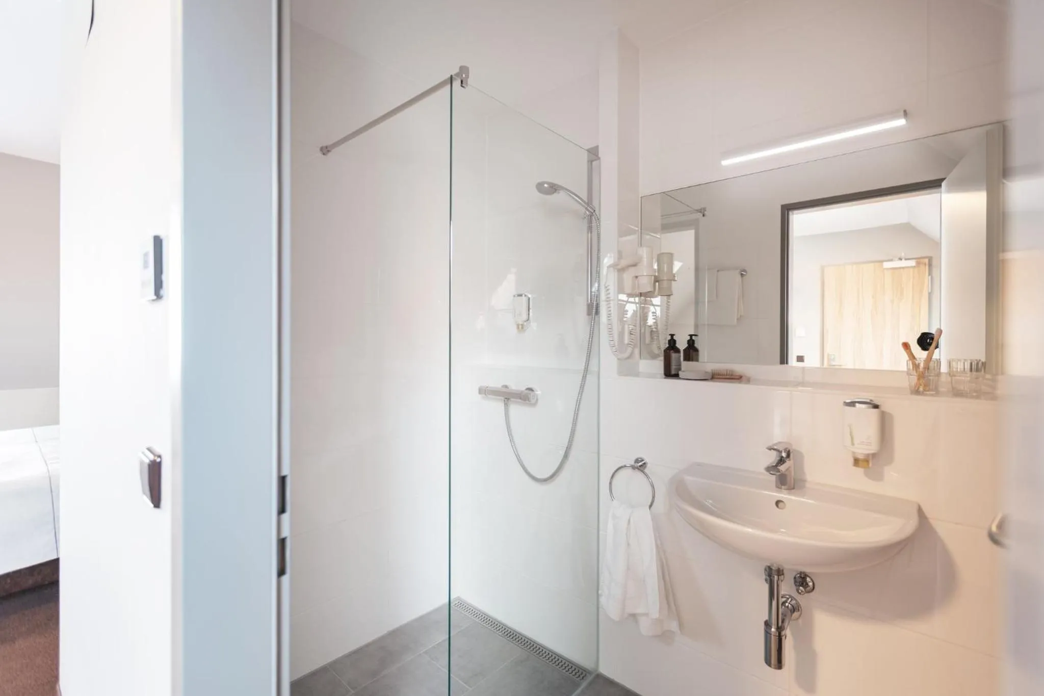 Bedroom in Garner Hotel Stuttgart - Zuffenhausen by IHG