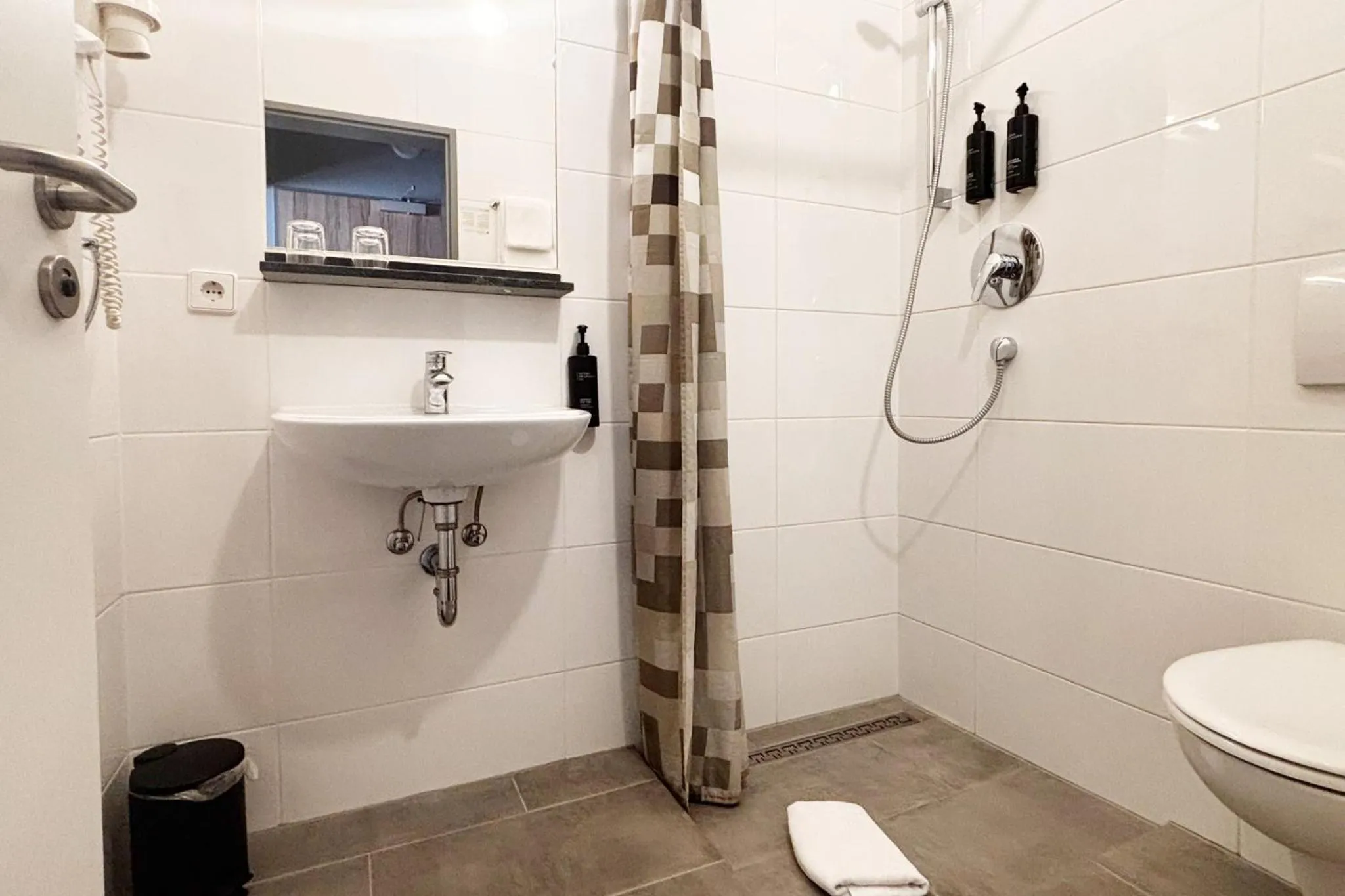Bathroom in Garner Hotel Stuttgart - Zuffenhausen by IHG