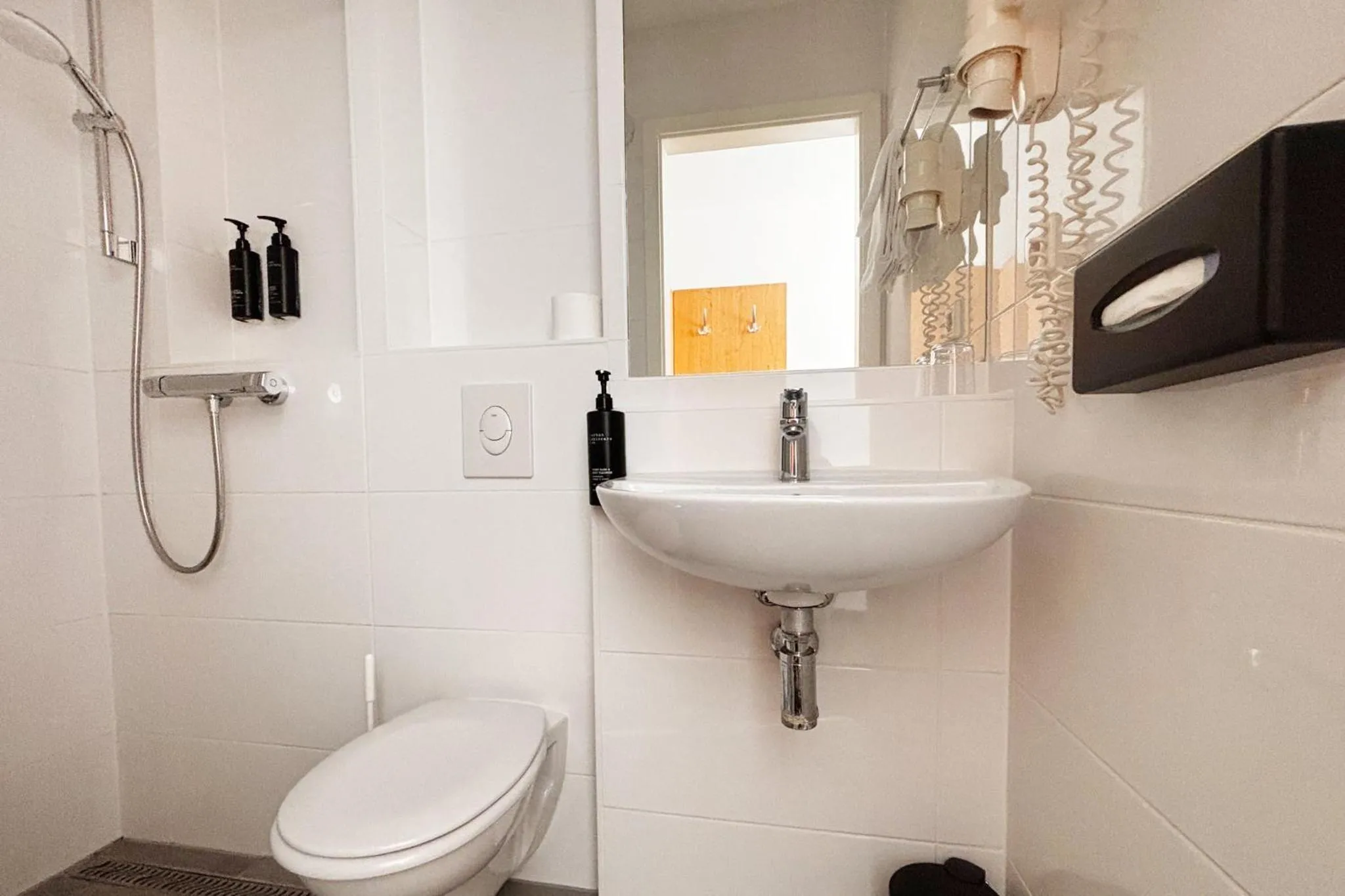 Bathroom in Garner Hotel Stuttgart - Zuffenhausen by IHG