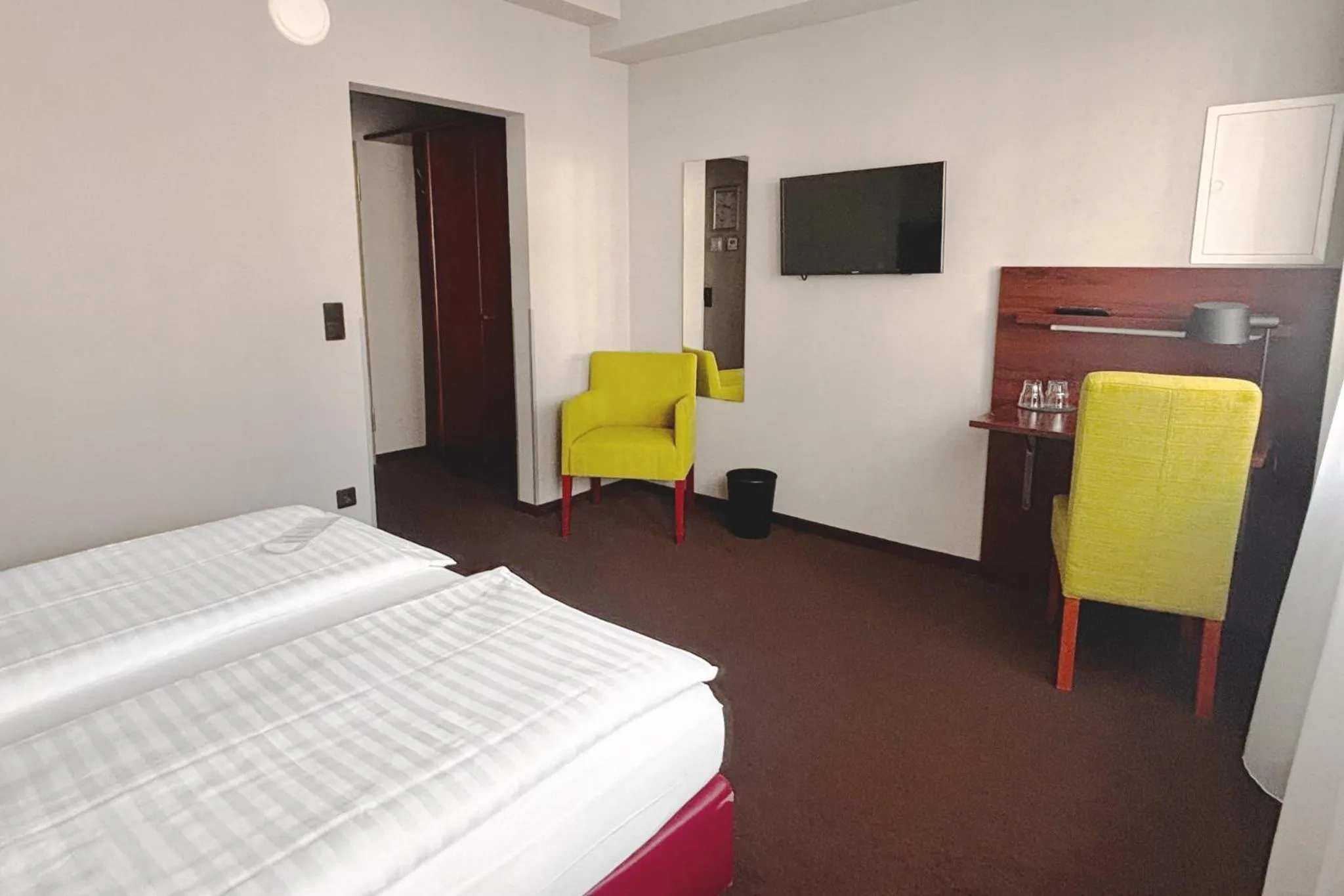 Photo of the whole room, Bed in Garner Hotel Stuttgart - Zuffenhausen by IHG
