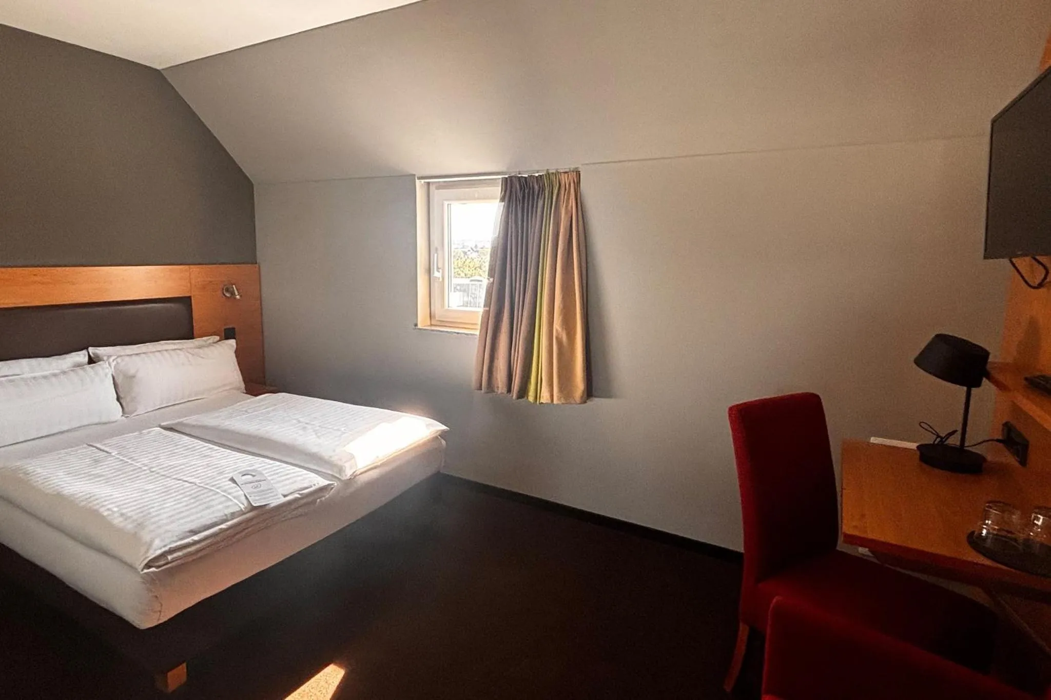 Photo of the whole room, Bed in Garner Hotel Stuttgart - Zuffenhausen by IHG