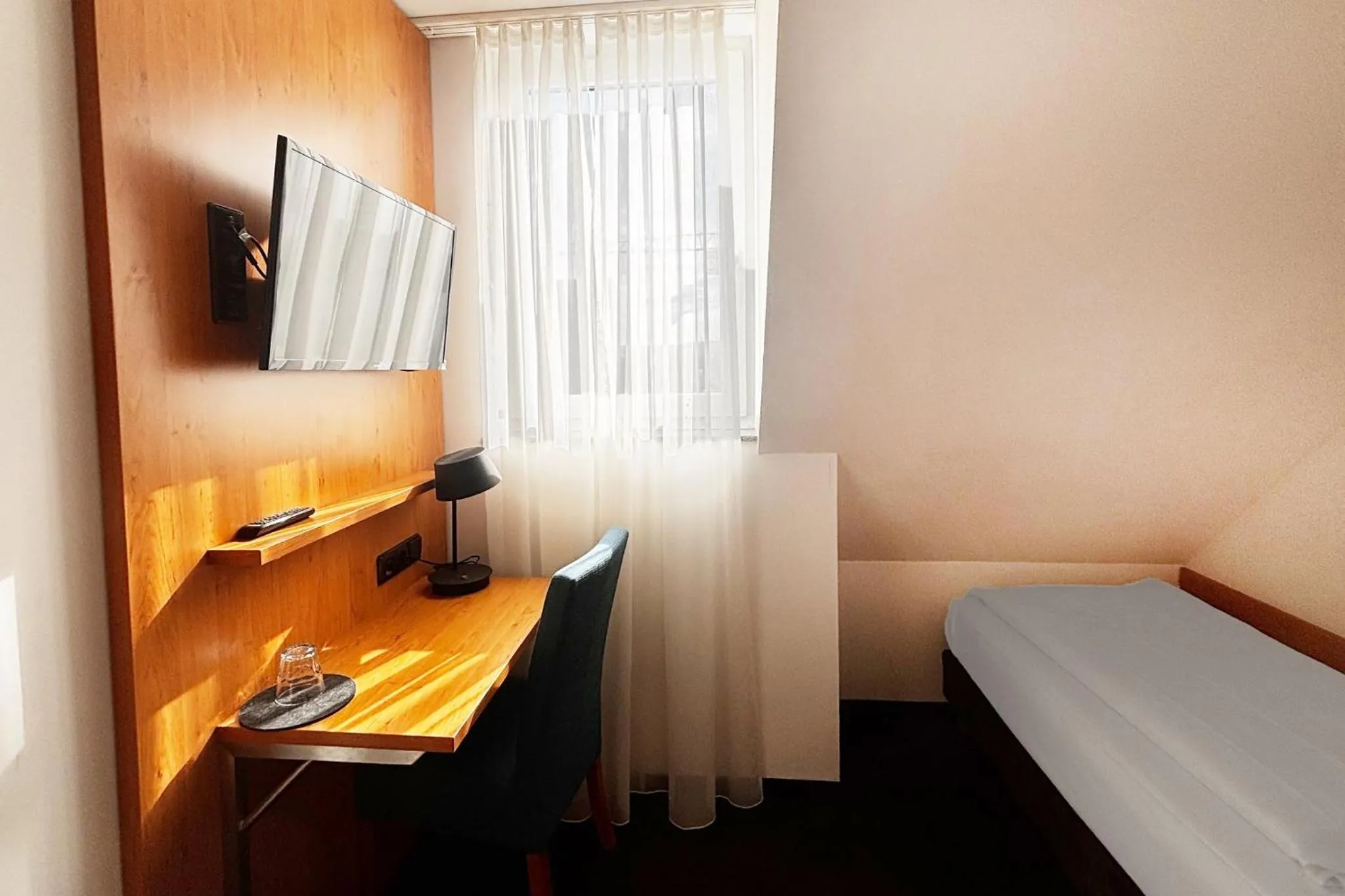 Photo of the whole room, Bed in Garner Hotel Stuttgart - Zuffenhausen by IHG