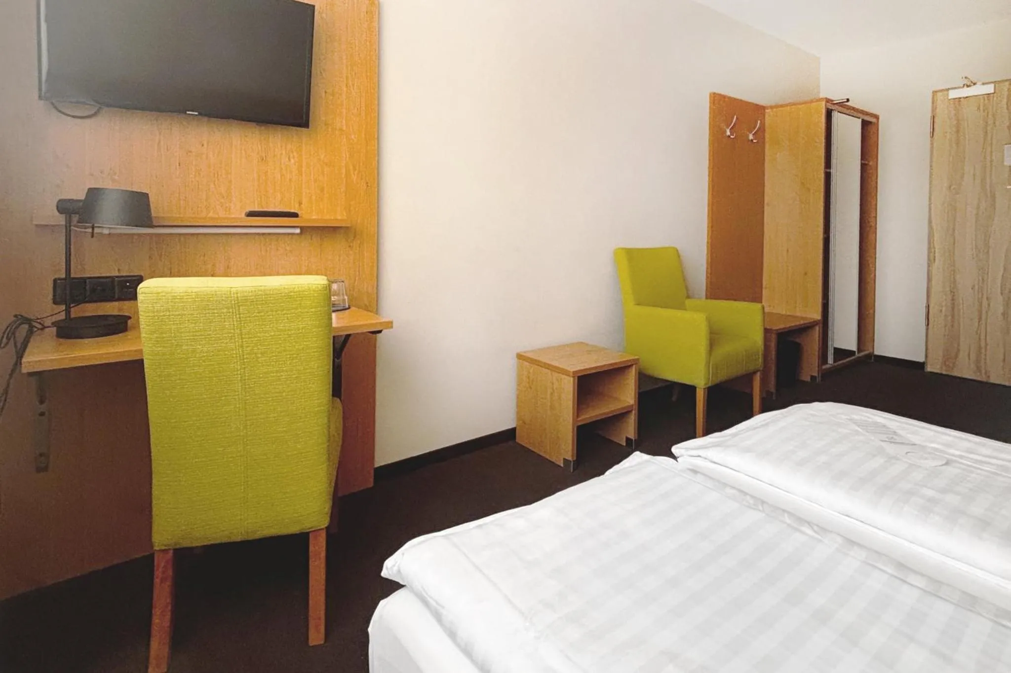 Photo of the whole room, Bed in Garner Hotel Stuttgart - Zuffenhausen by IHG