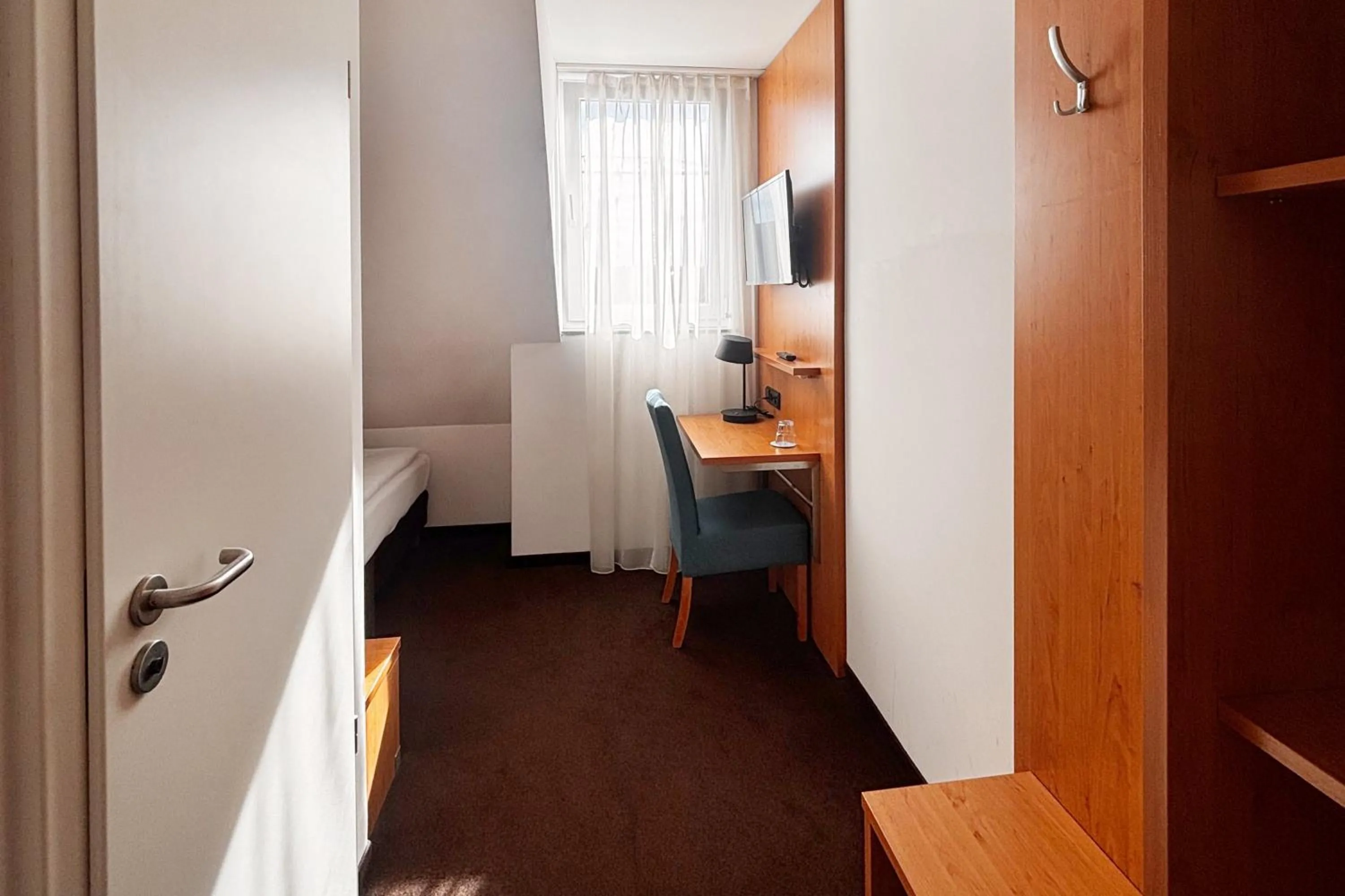 Photo of the whole room, Bed in Garner Hotel Stuttgart - Zuffenhausen by IHG