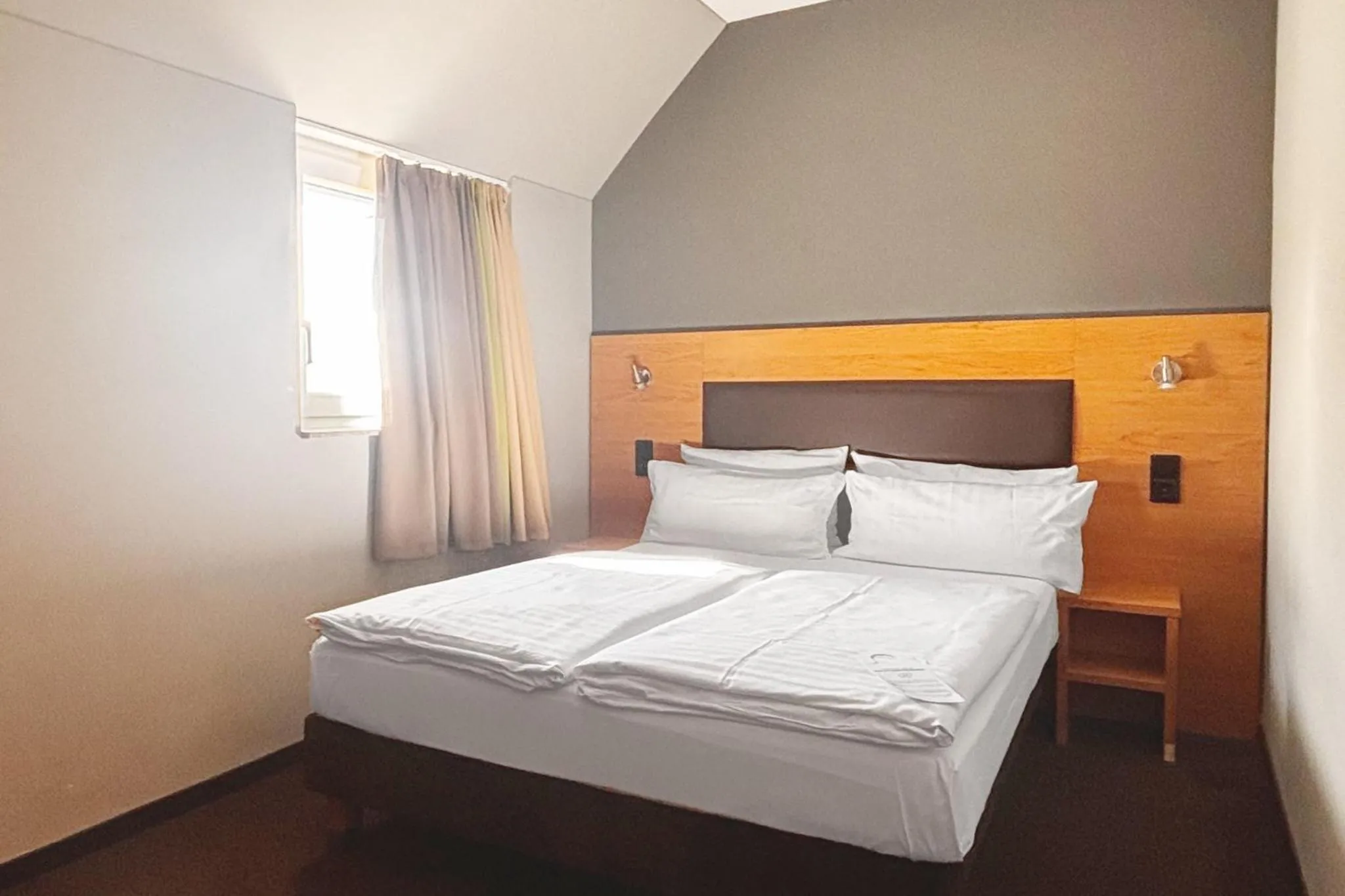 Photo of the whole room, Bed in Garner Hotel Stuttgart - Zuffenhausen by IHG