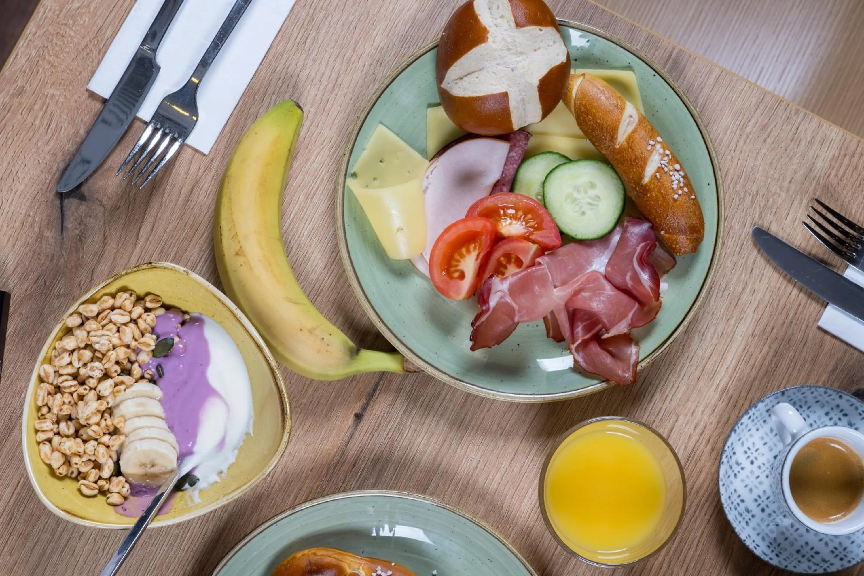 Restaurant/places to eat in Garner Hotel Stuttgart - Zuffenhausen by IHG