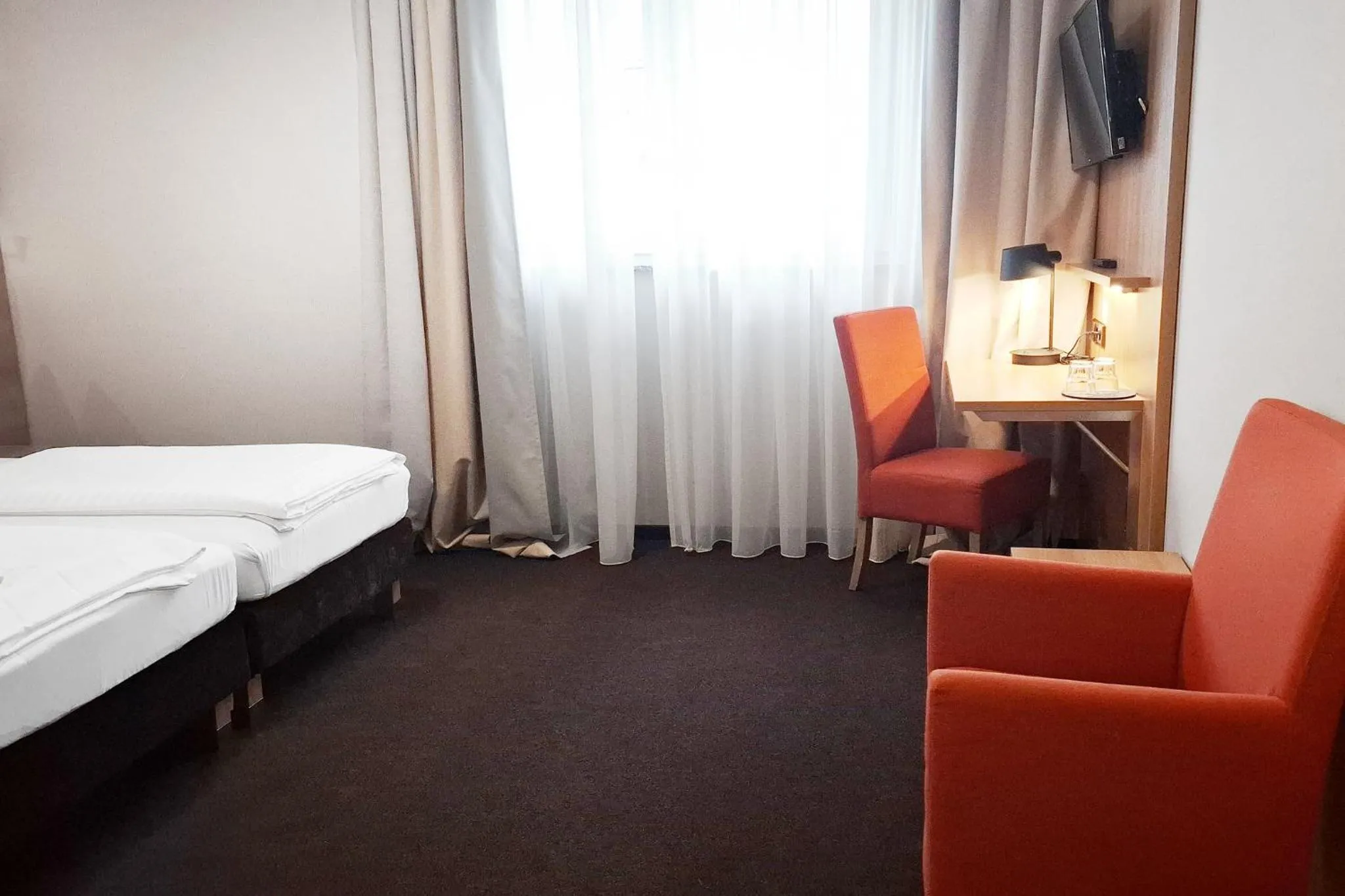 Photo of the whole room, Bed in Garner Hotel Stuttgart - Zuffenhausen by IHG