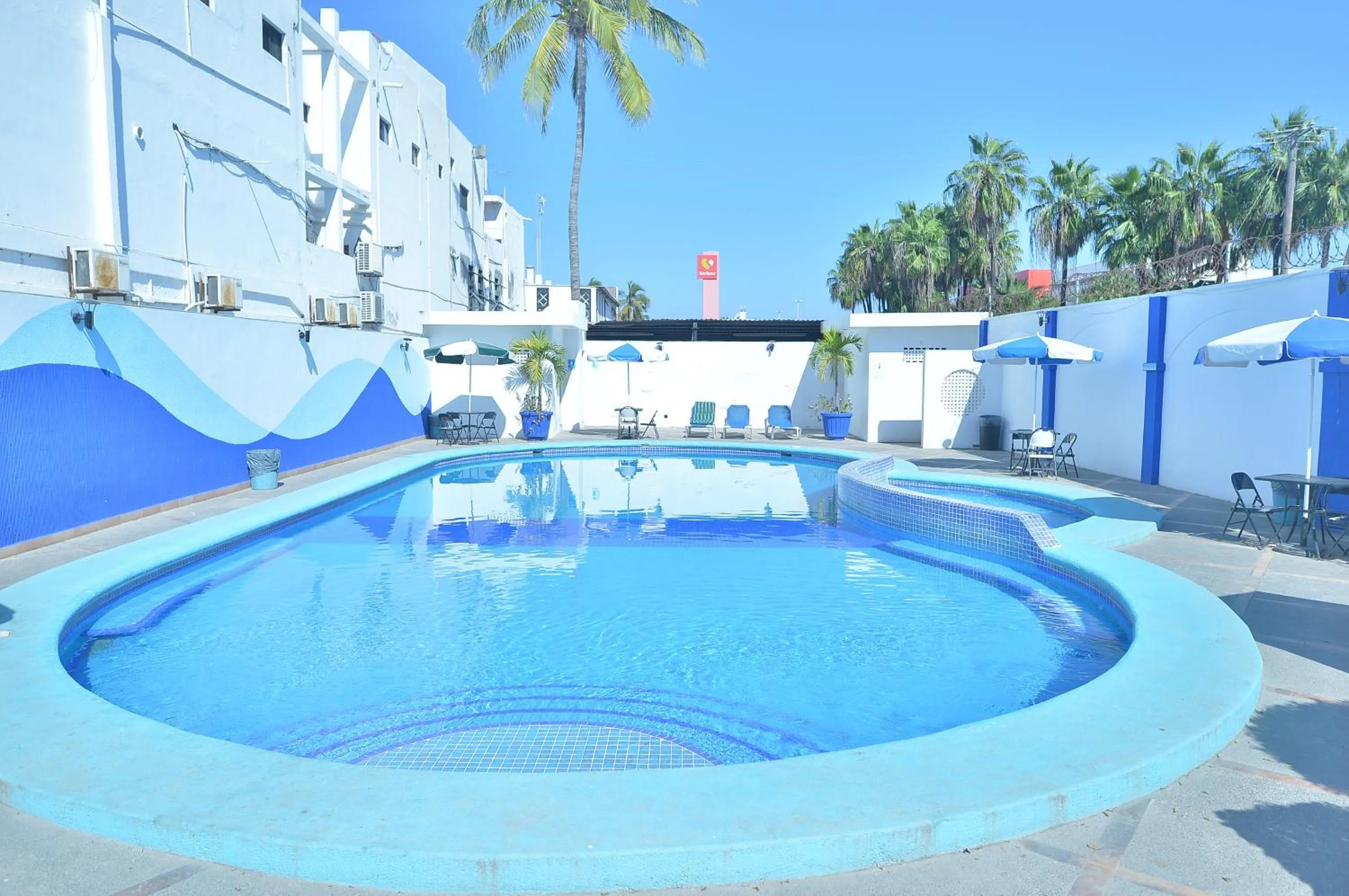 Swimming pool in Hotel San Diego