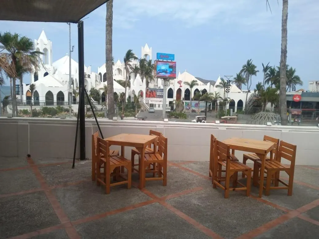 Restaurant/places to eat in Hotel San Diego