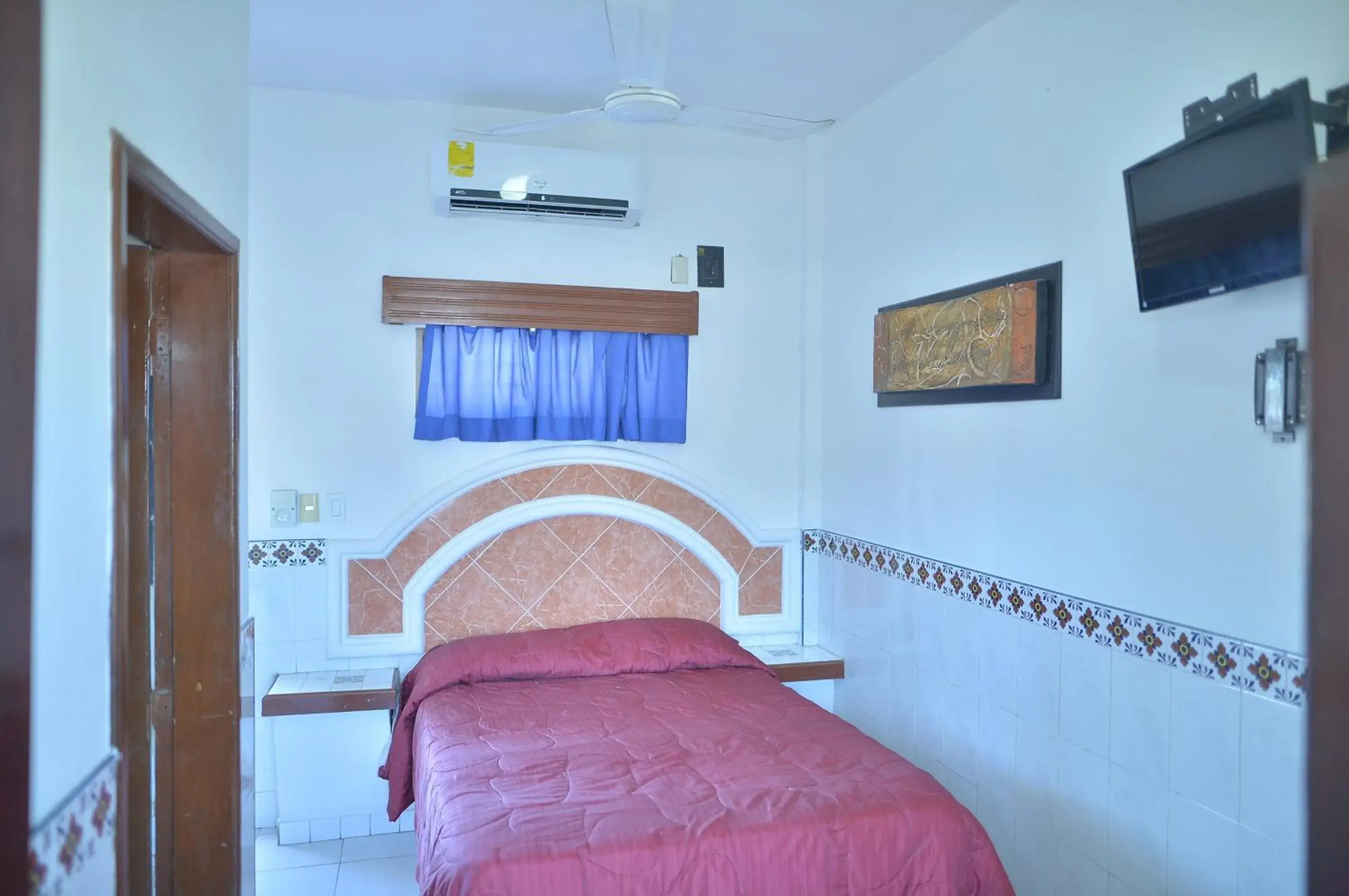 Bed in Hotel San Diego Bed in Hotel San Diego