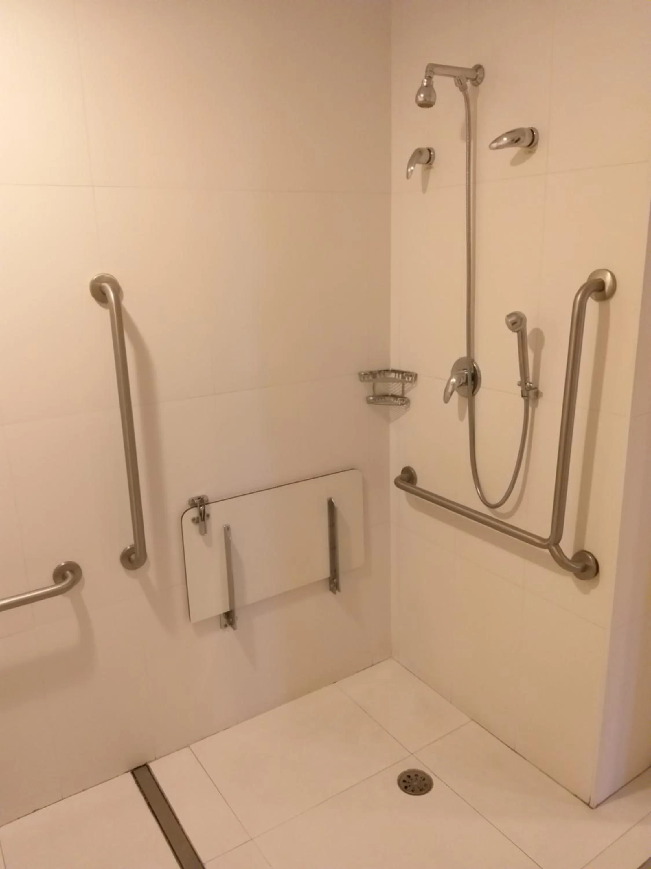 Shower in Paulista Suites by Charlie