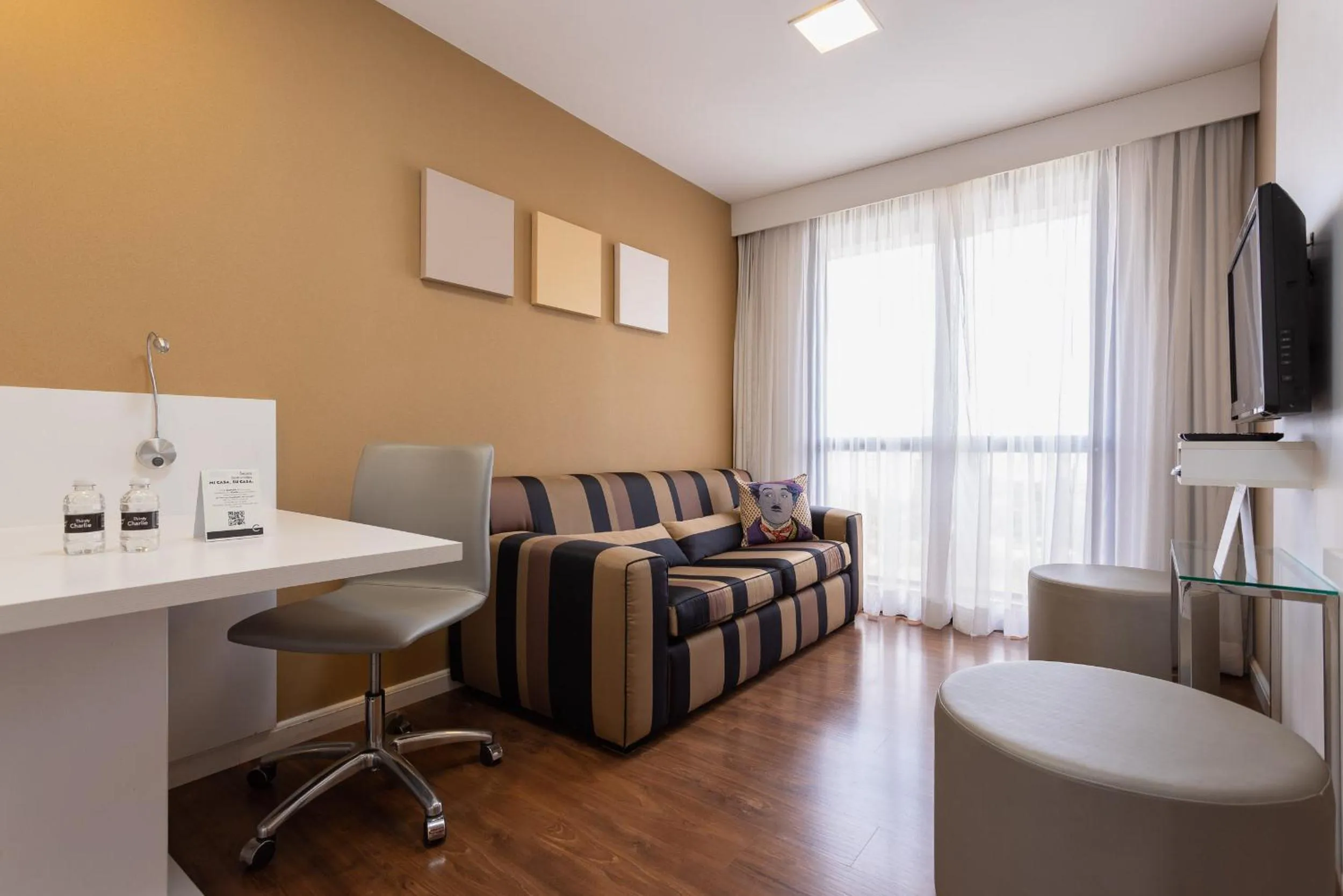 Day in Paulista Suites by Charlie