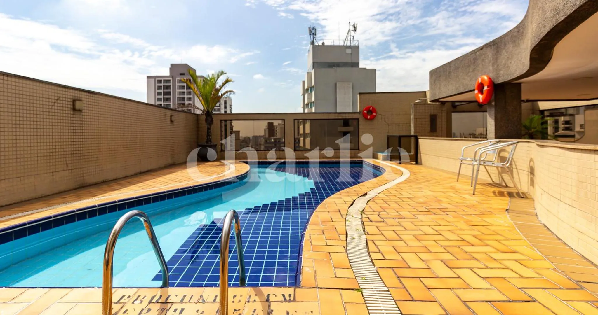 Day in Paulista Suites by Charlie