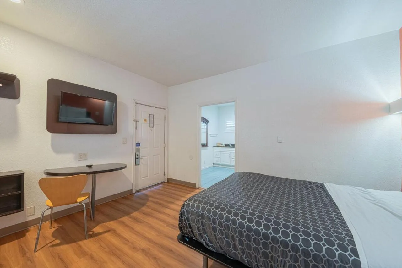 Bed in Coastal Valley Inn