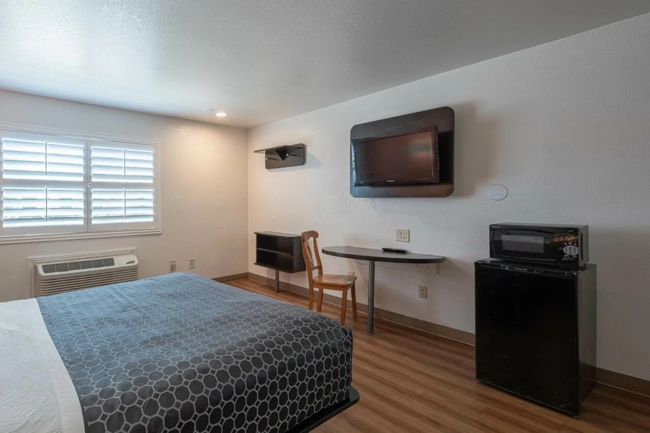 Bed in Coastal Valley Inn