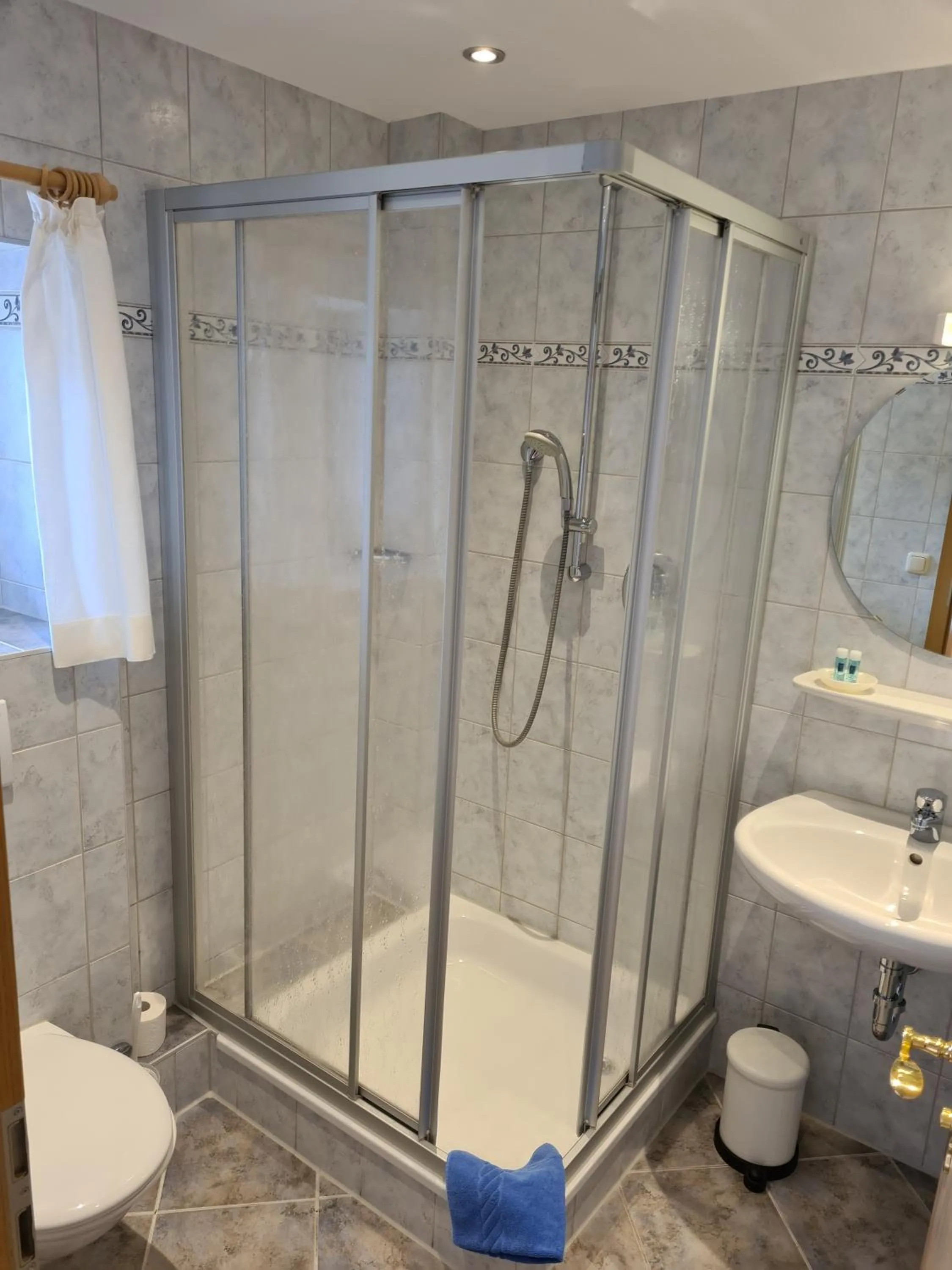 Bathroom in Gästehaus Baltram