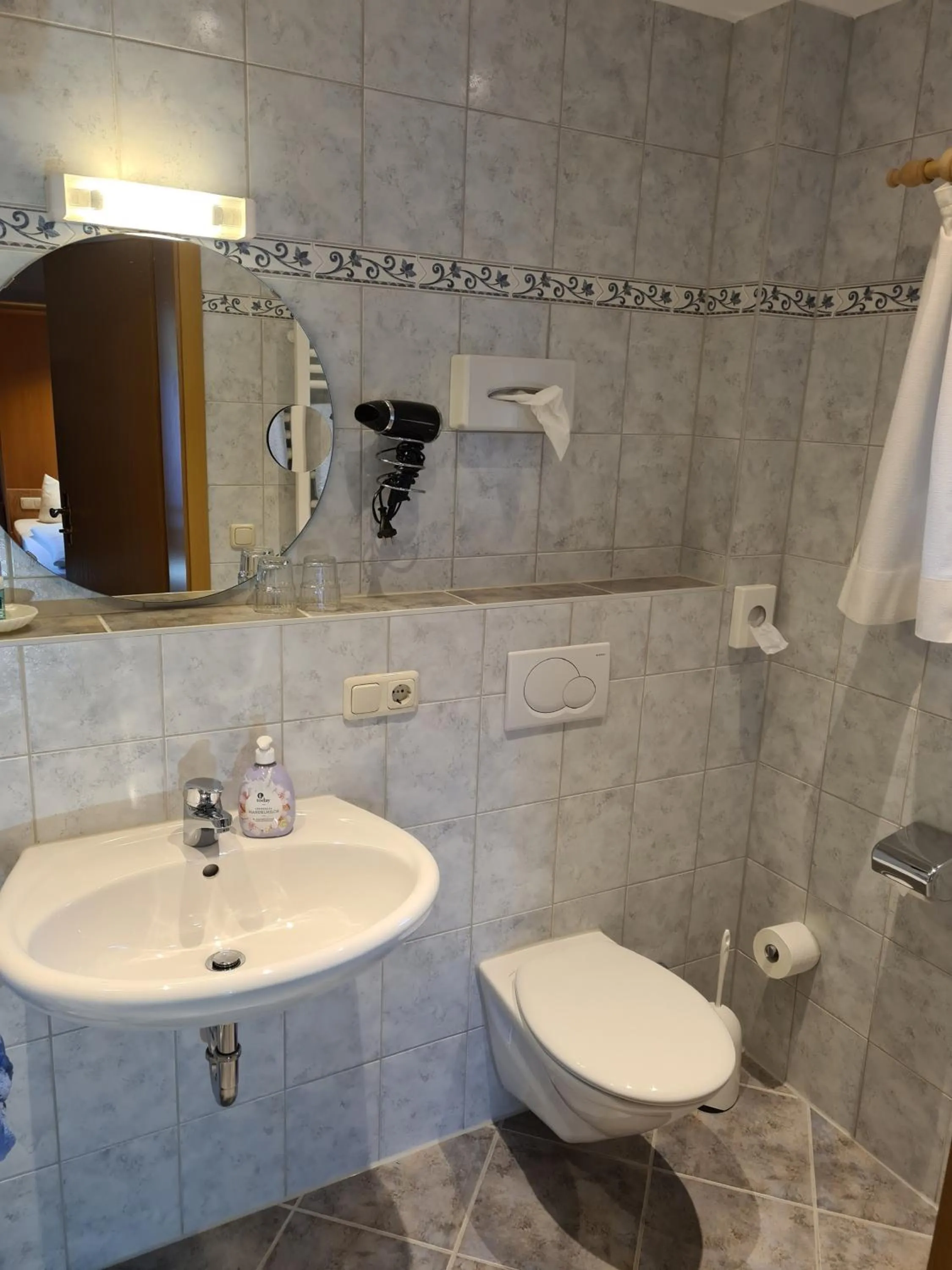 Bathroom in Gästehaus Baltram