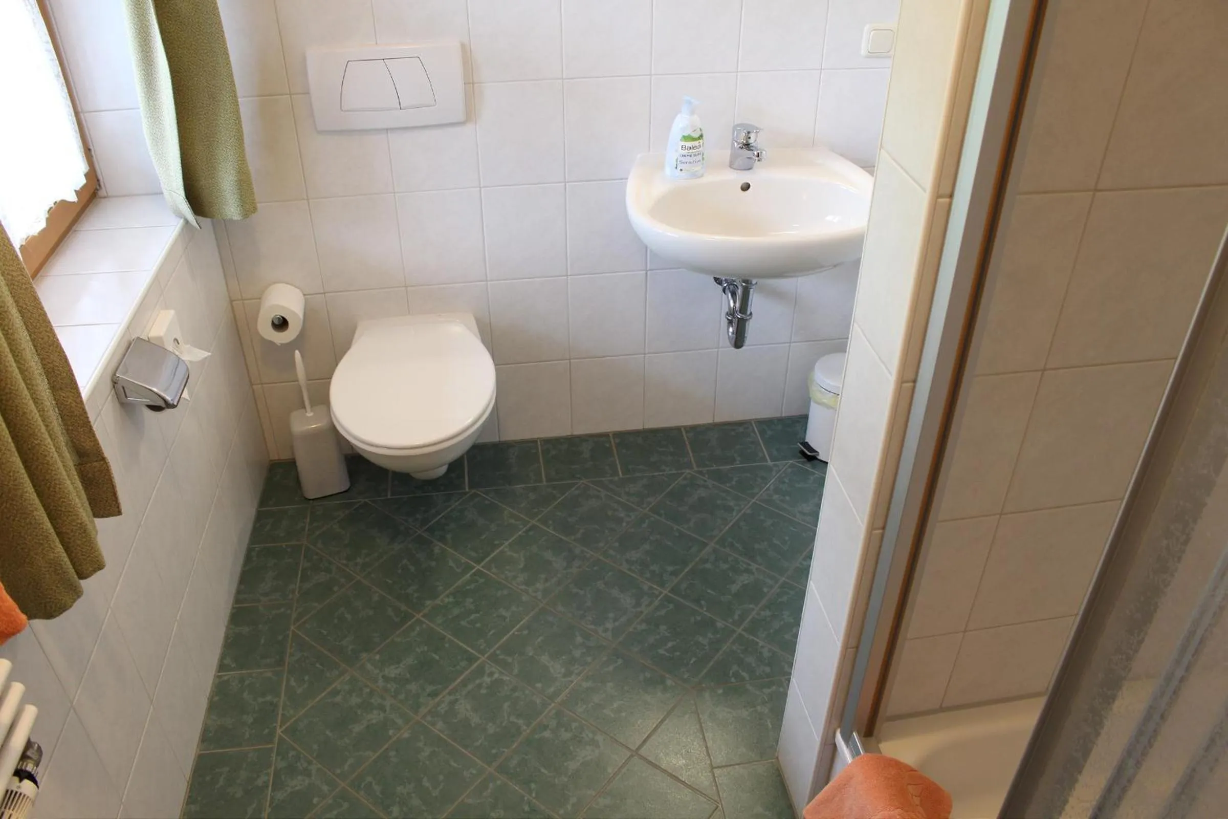 Bathroom in Gästehaus Baltram