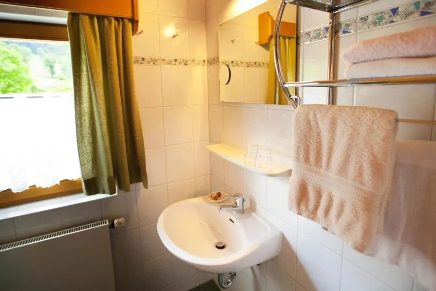 Bathroom in Gästehaus Baltram