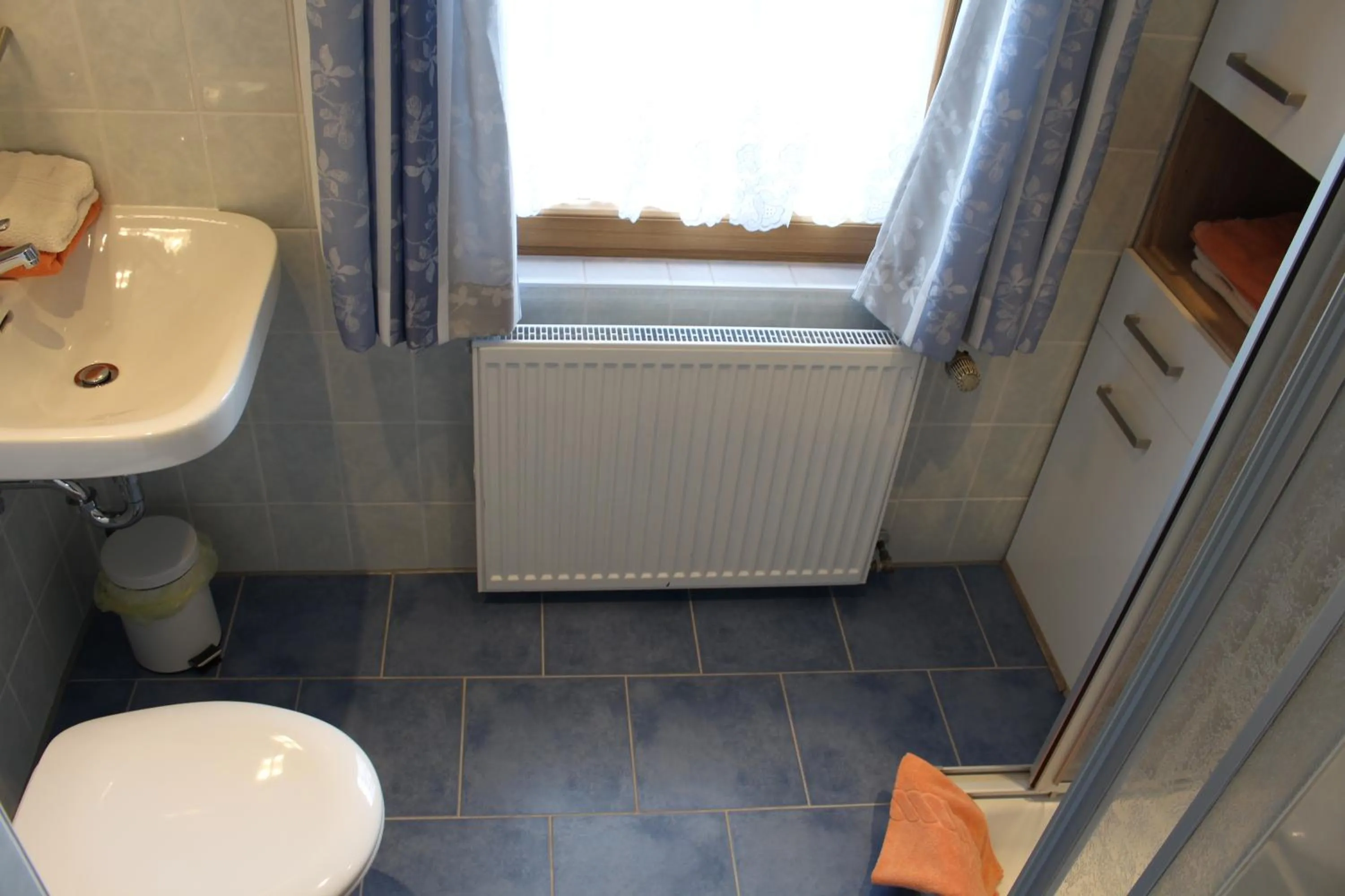 Bathroom in Gästehaus Baltram