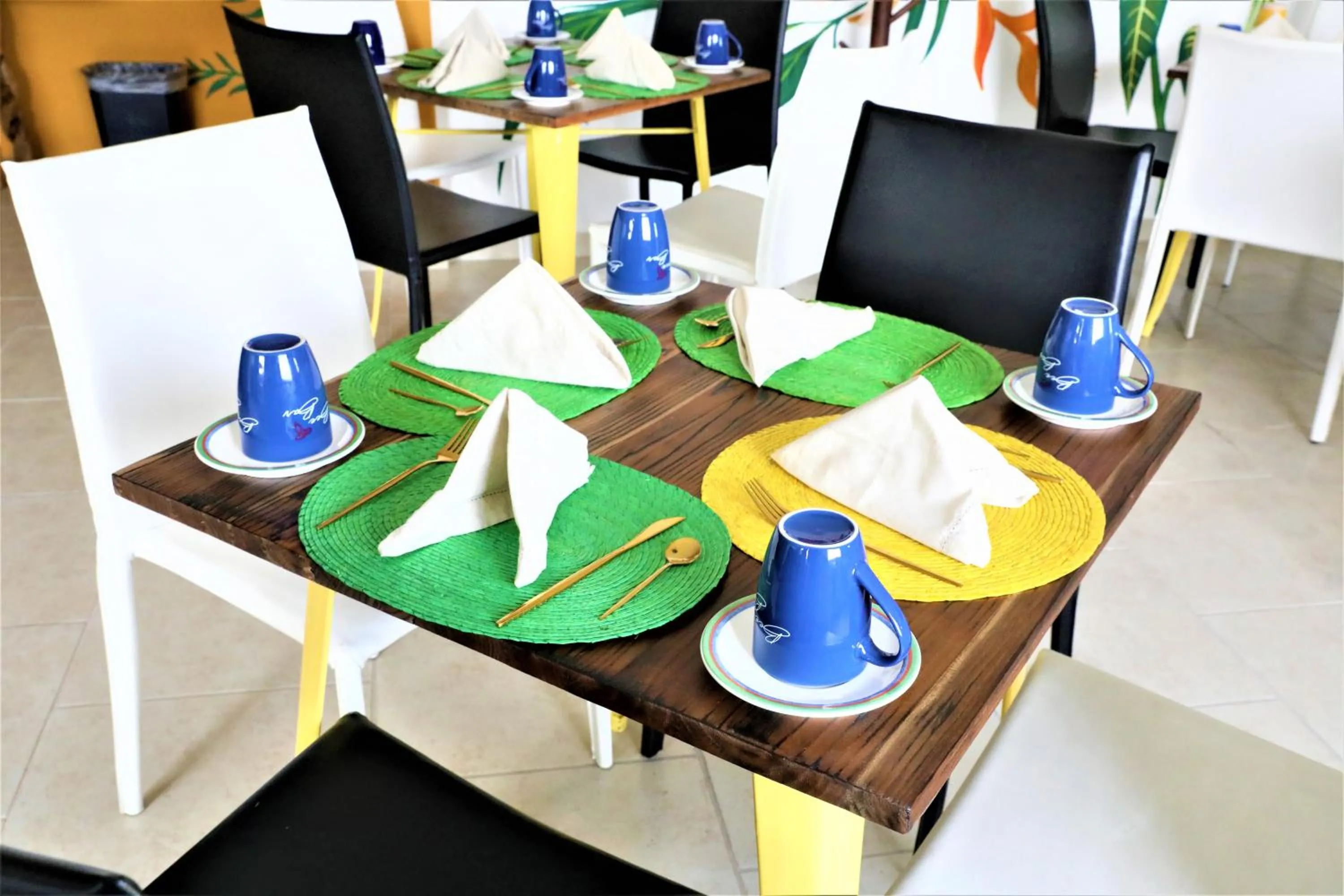 Restaurant/places to eat in Hotel 12 BEES by Kavia