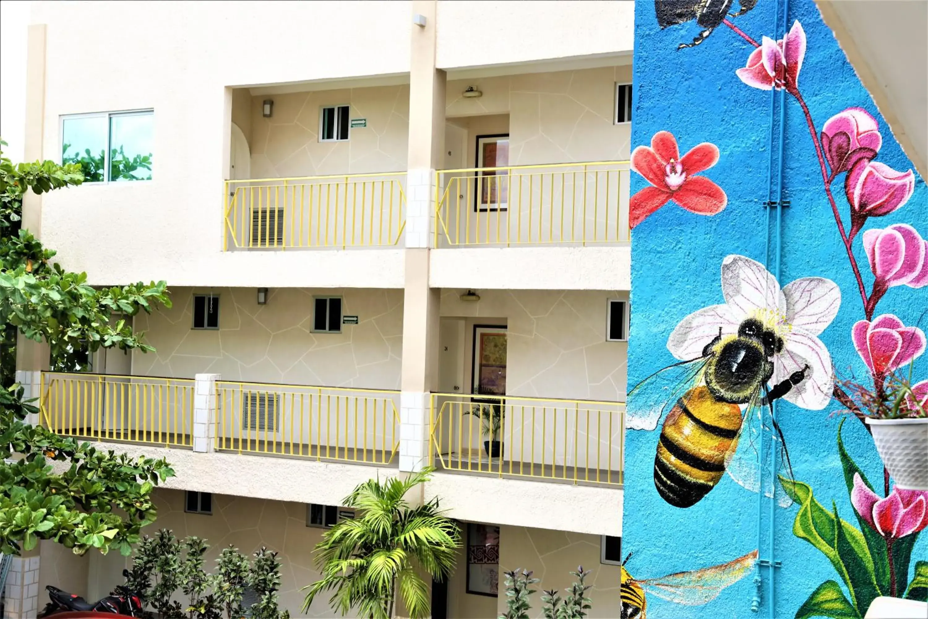 Property building in Hotel 12 BEES by Kavia Property building in Hotel 12 BEES by Kavia