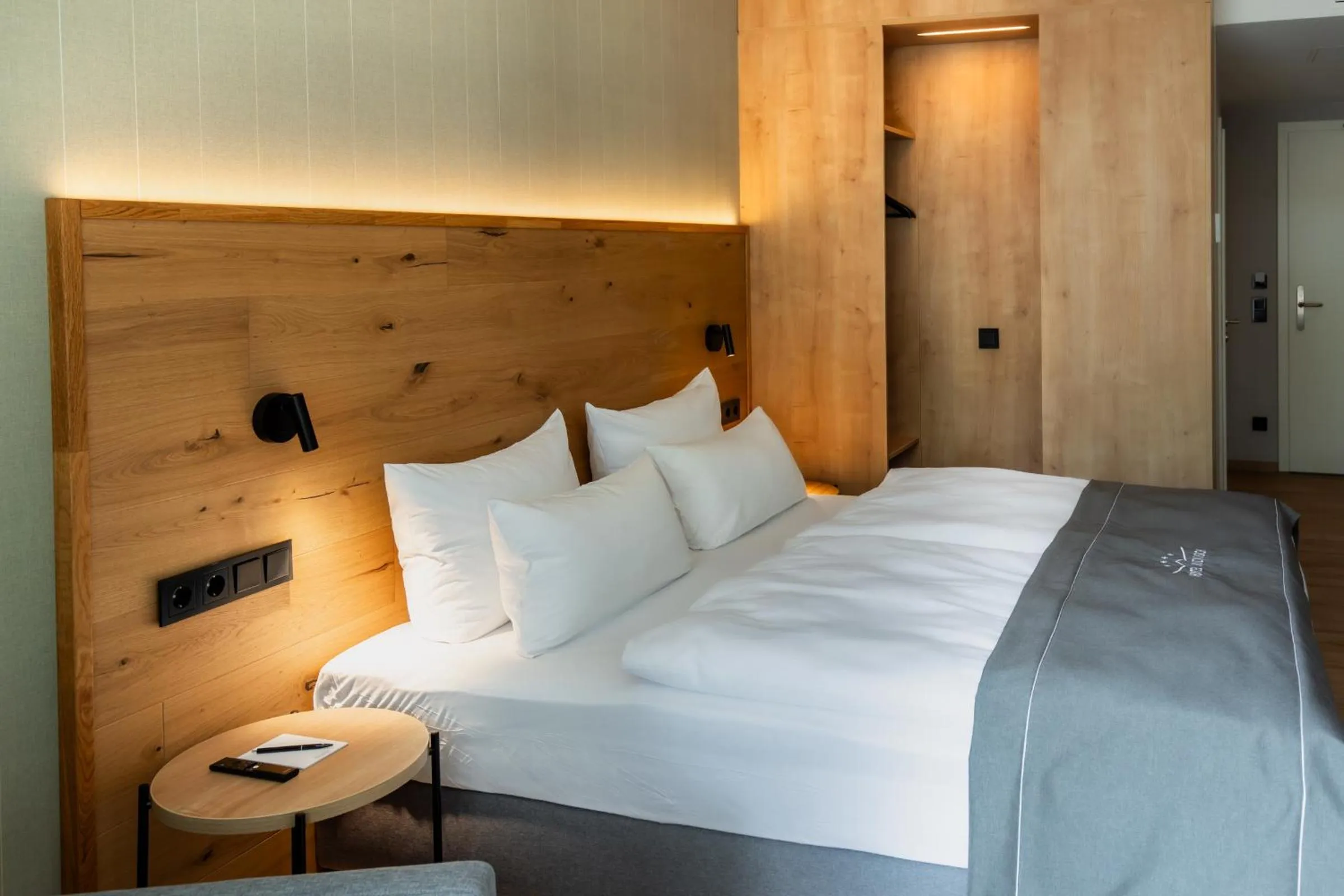 Photo of the whole room, Bed in Hotel Nickisch