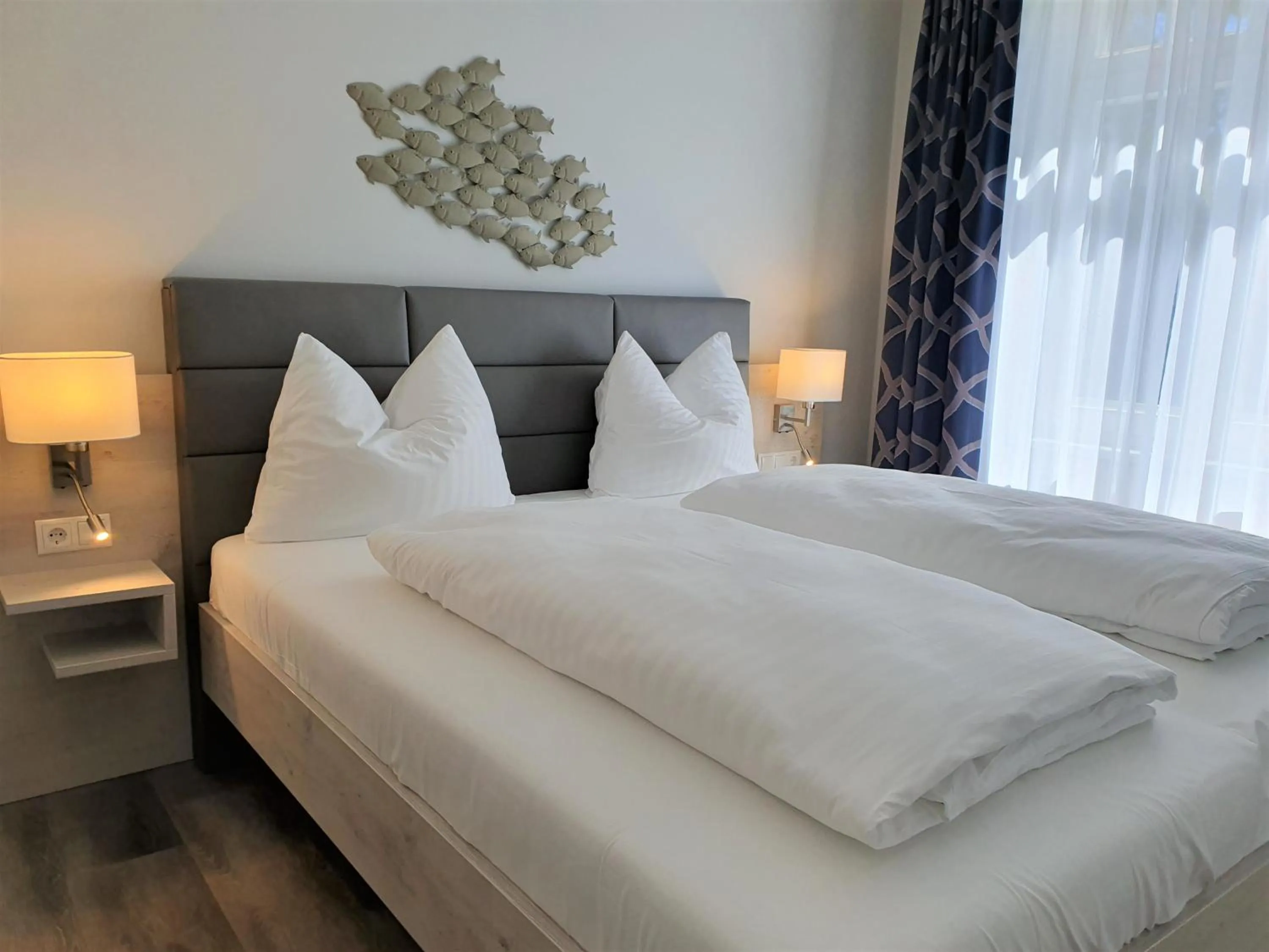 Bedroom, Bed in R&R Hotel Strandallee