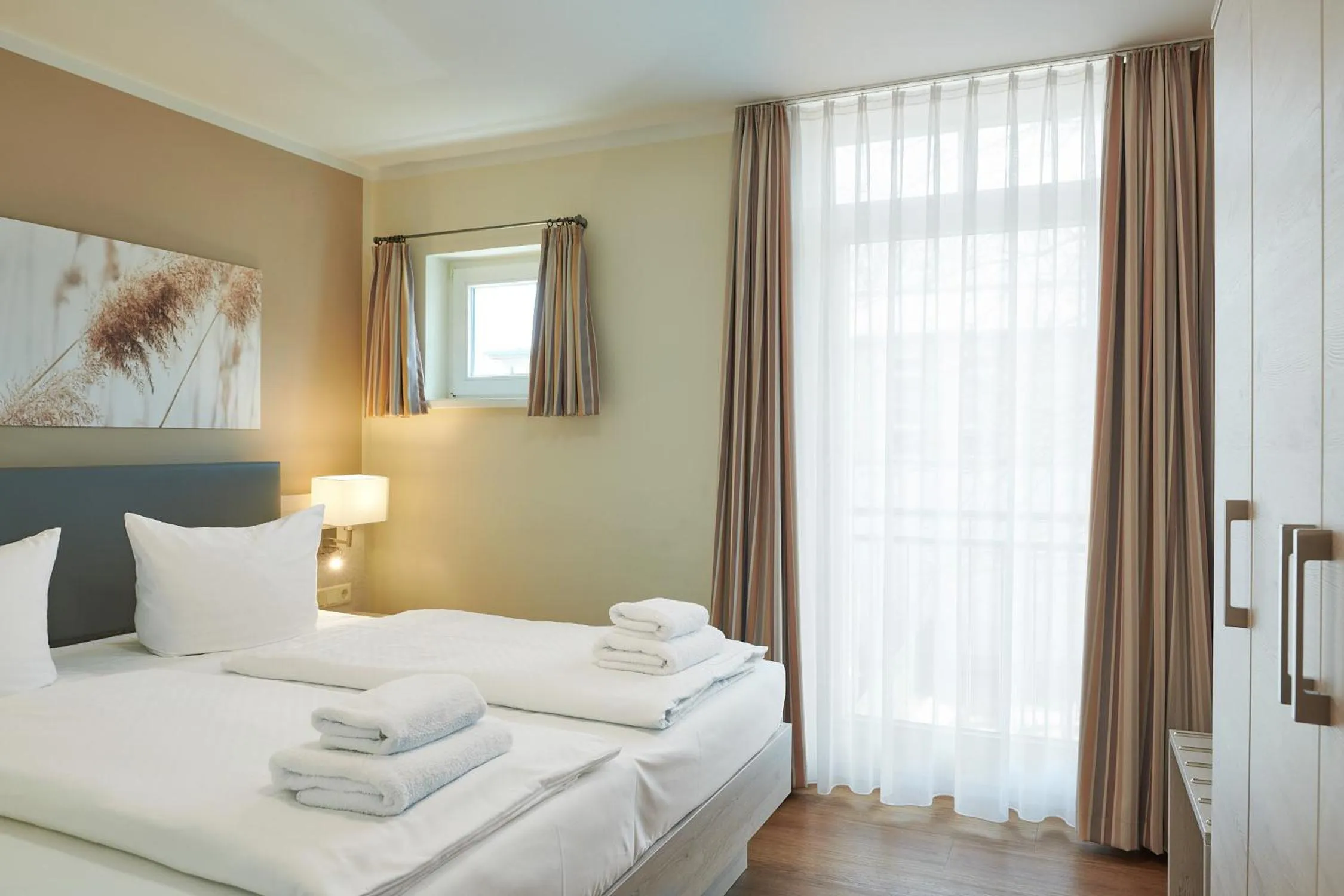 Bedroom, Bed in R&R Hotel Strandallee