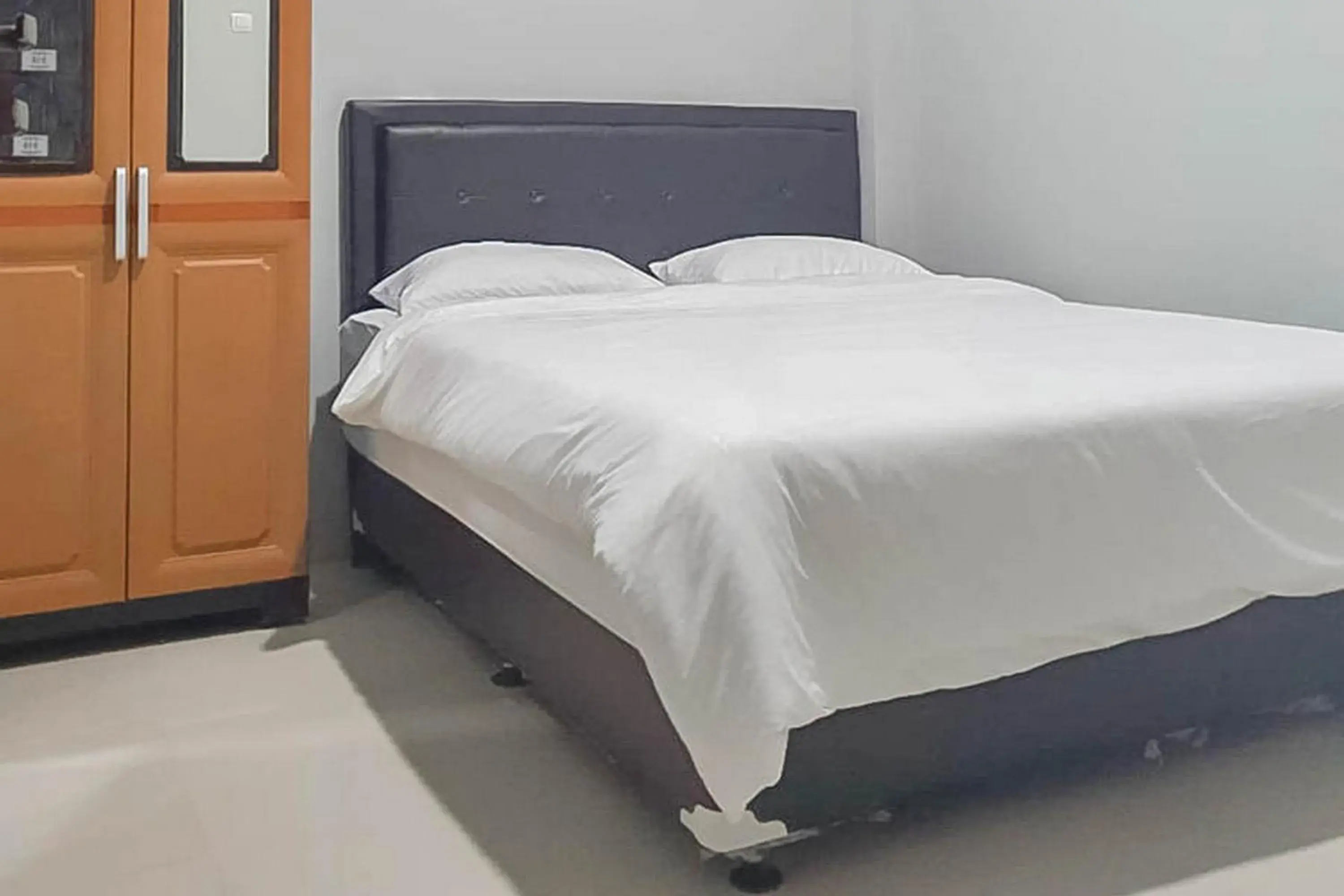 Bed in Mahkota Residence Mitra RedDoorz Bed in Mahkota Residence Mitra RedDoorz