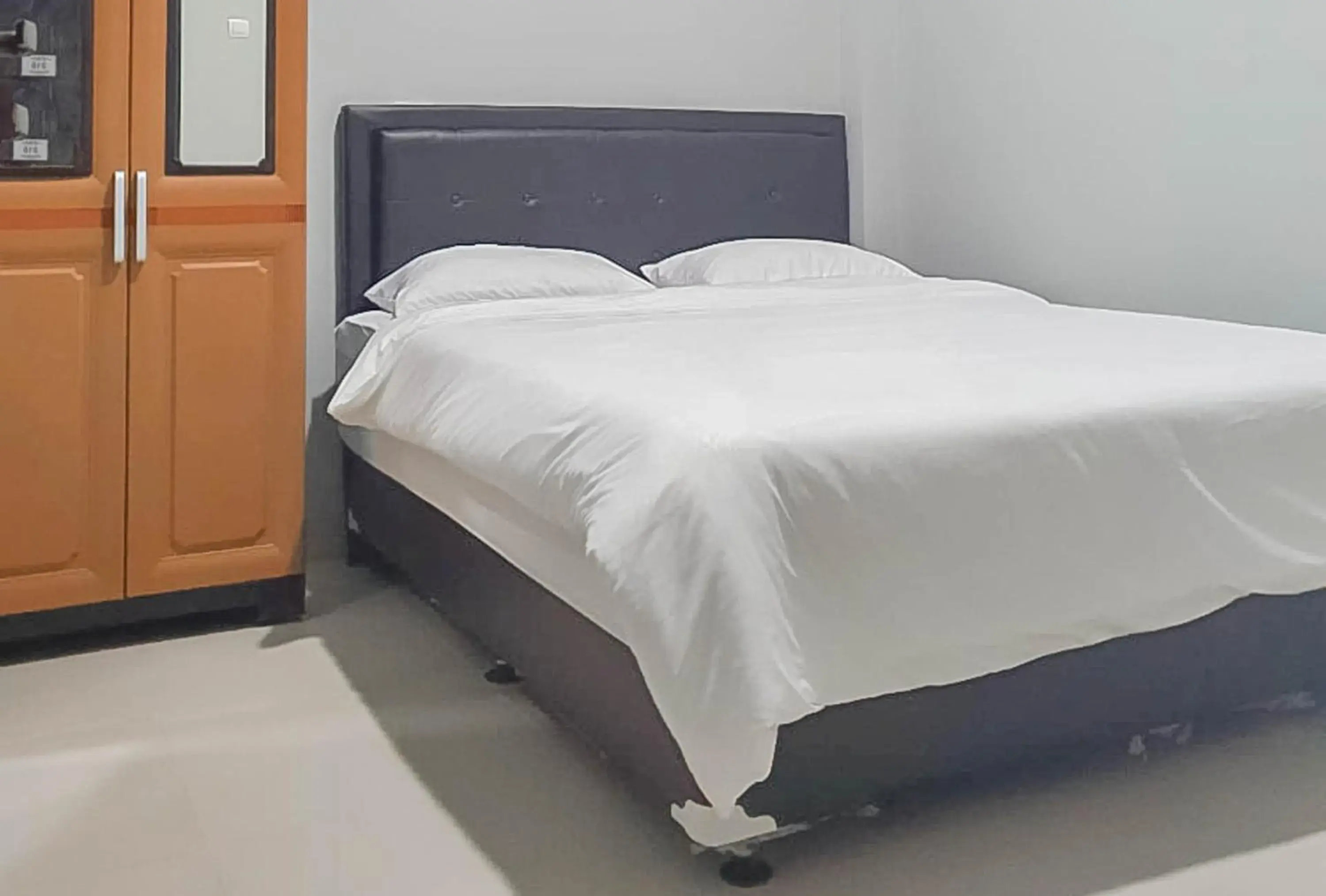 Bed in Mahkota Residence Mitra RedDoorz Bed in Mahkota Residence Mitra RedDoorz