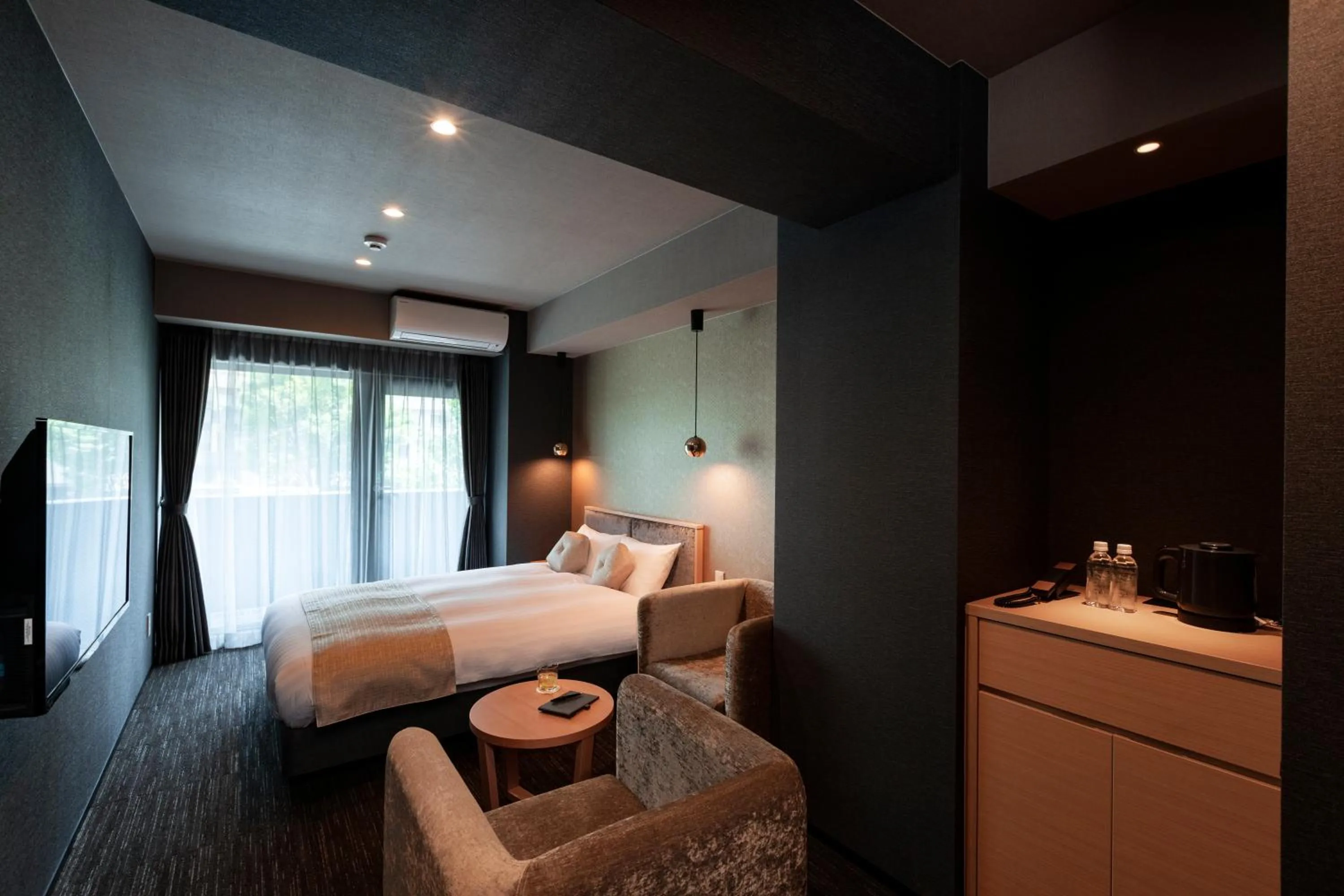 Photo of the whole room, Bed in Rinn Horikawa Gojo