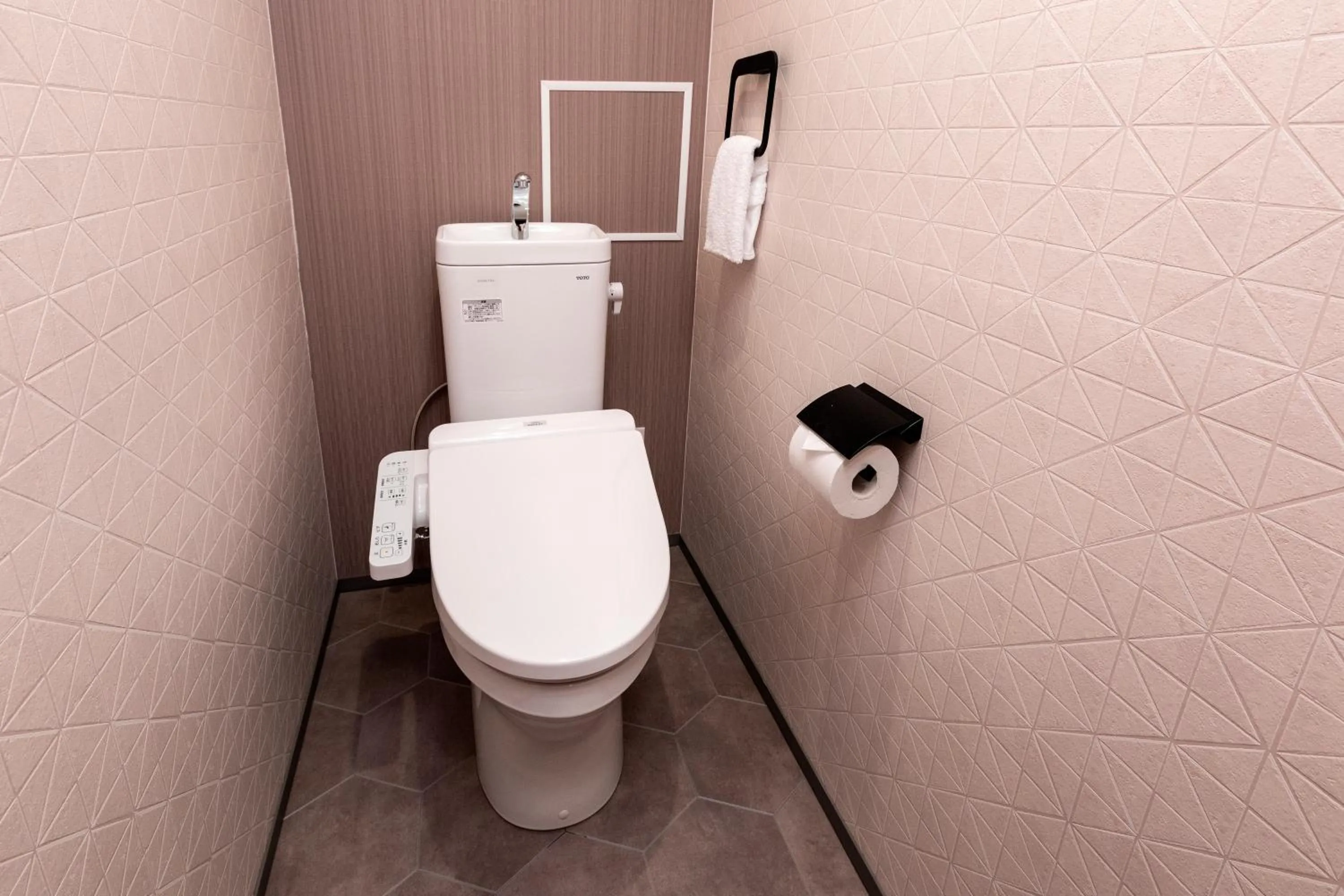 Toilet in Rinn Horikawa Gojo