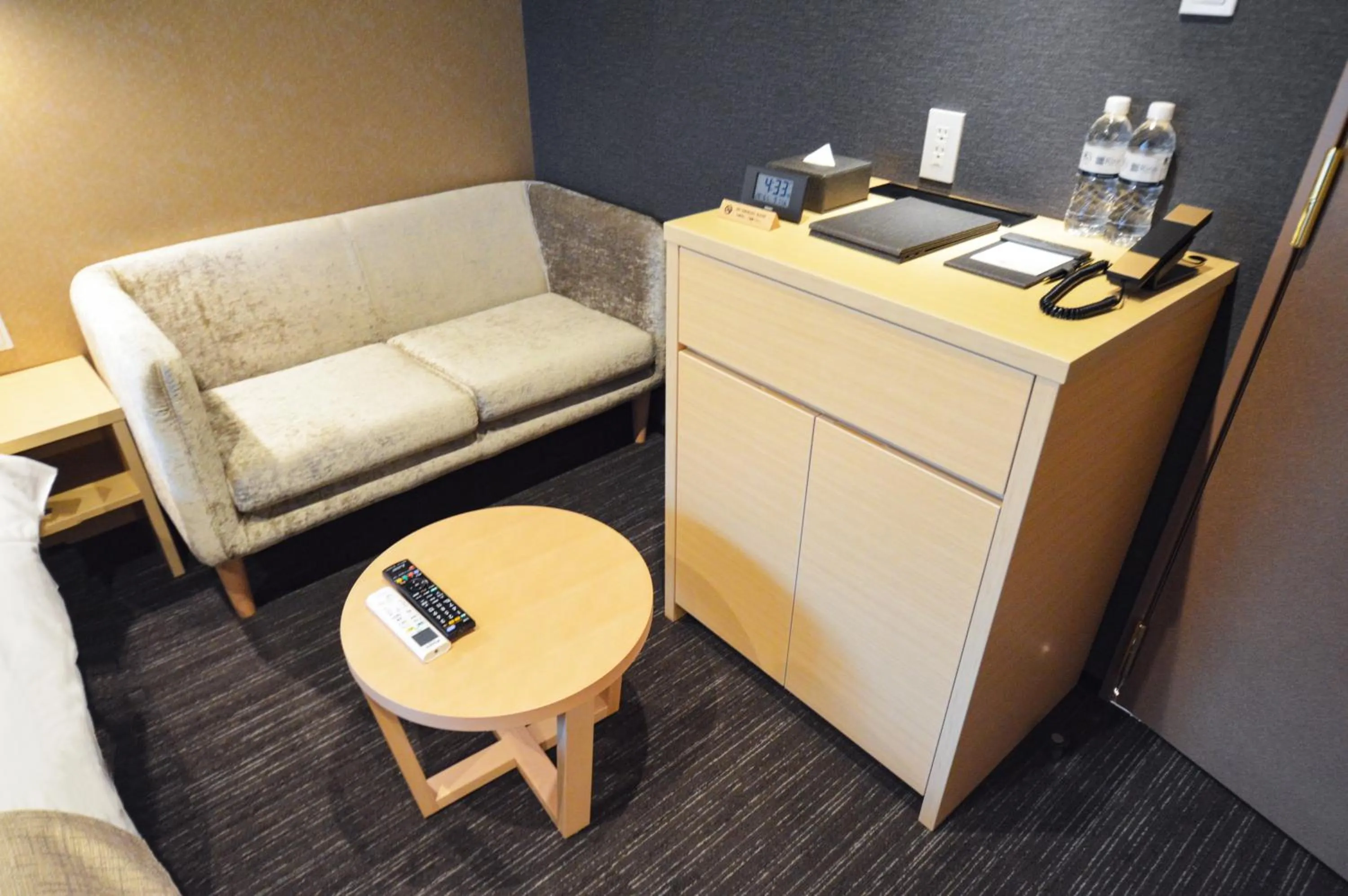 Seating area in Rinn Horikawa Gojo